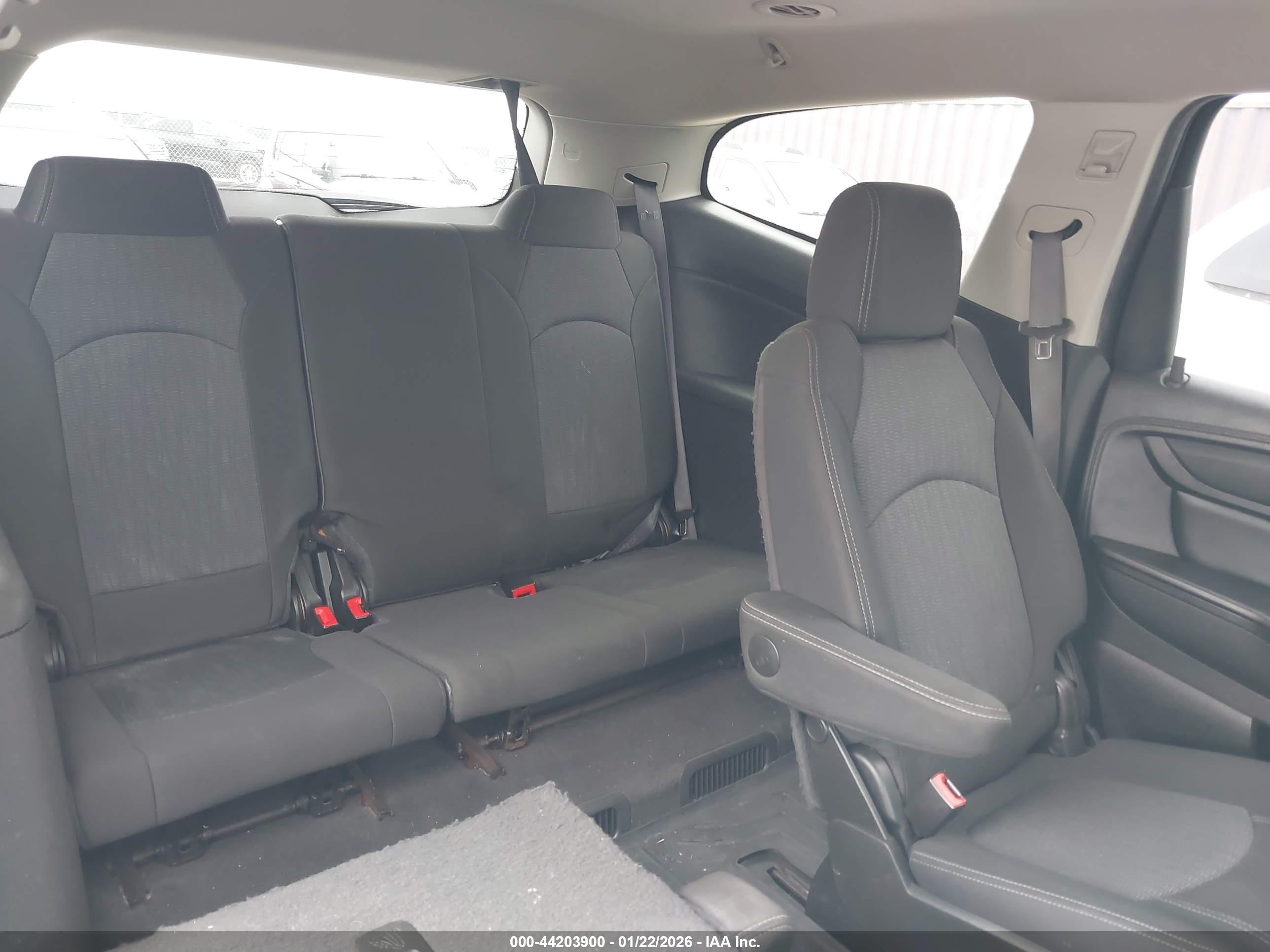 CHEVROLET TRAVERSE image 8