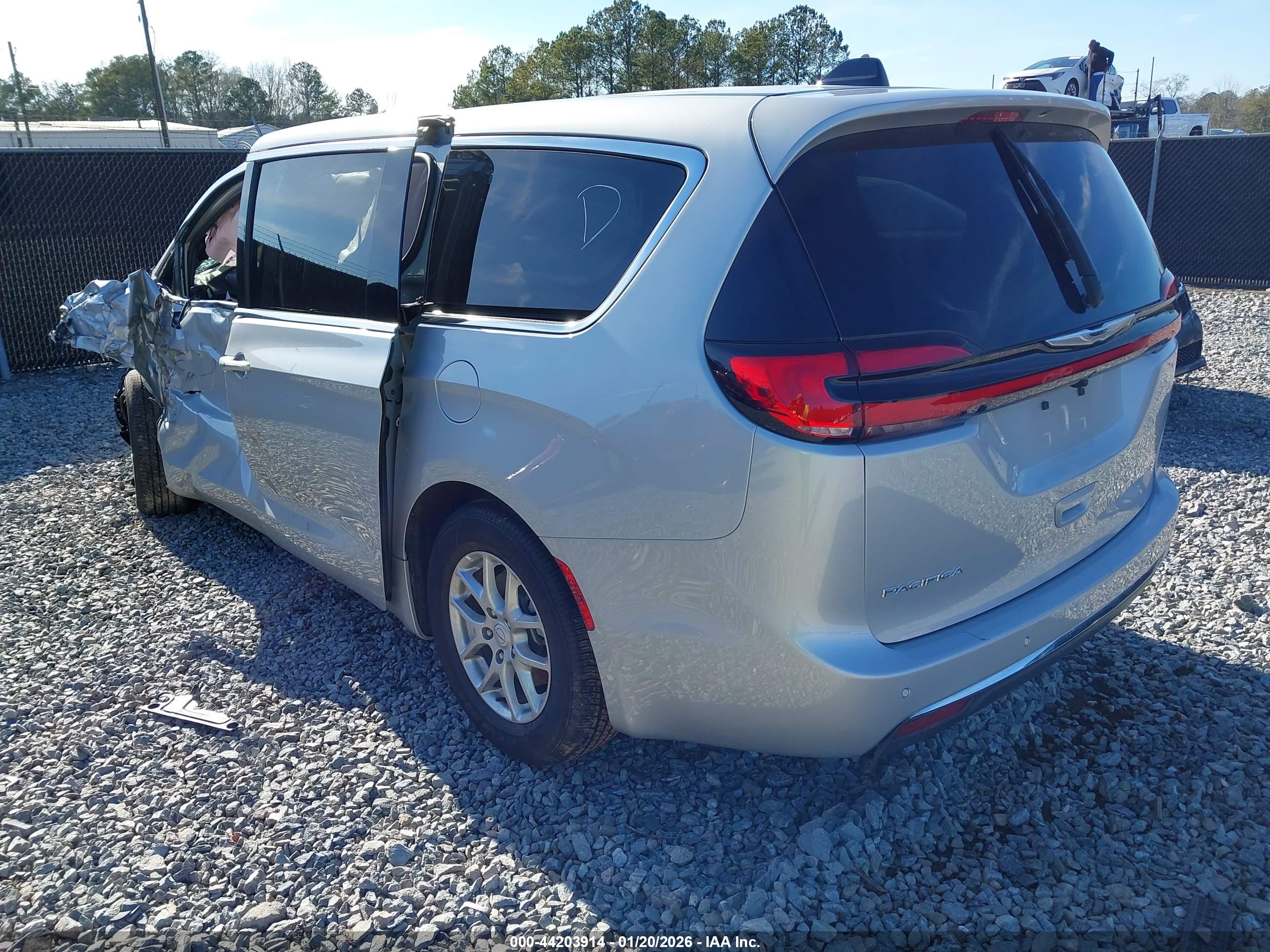 CHRYSLER PACIFICA image 3