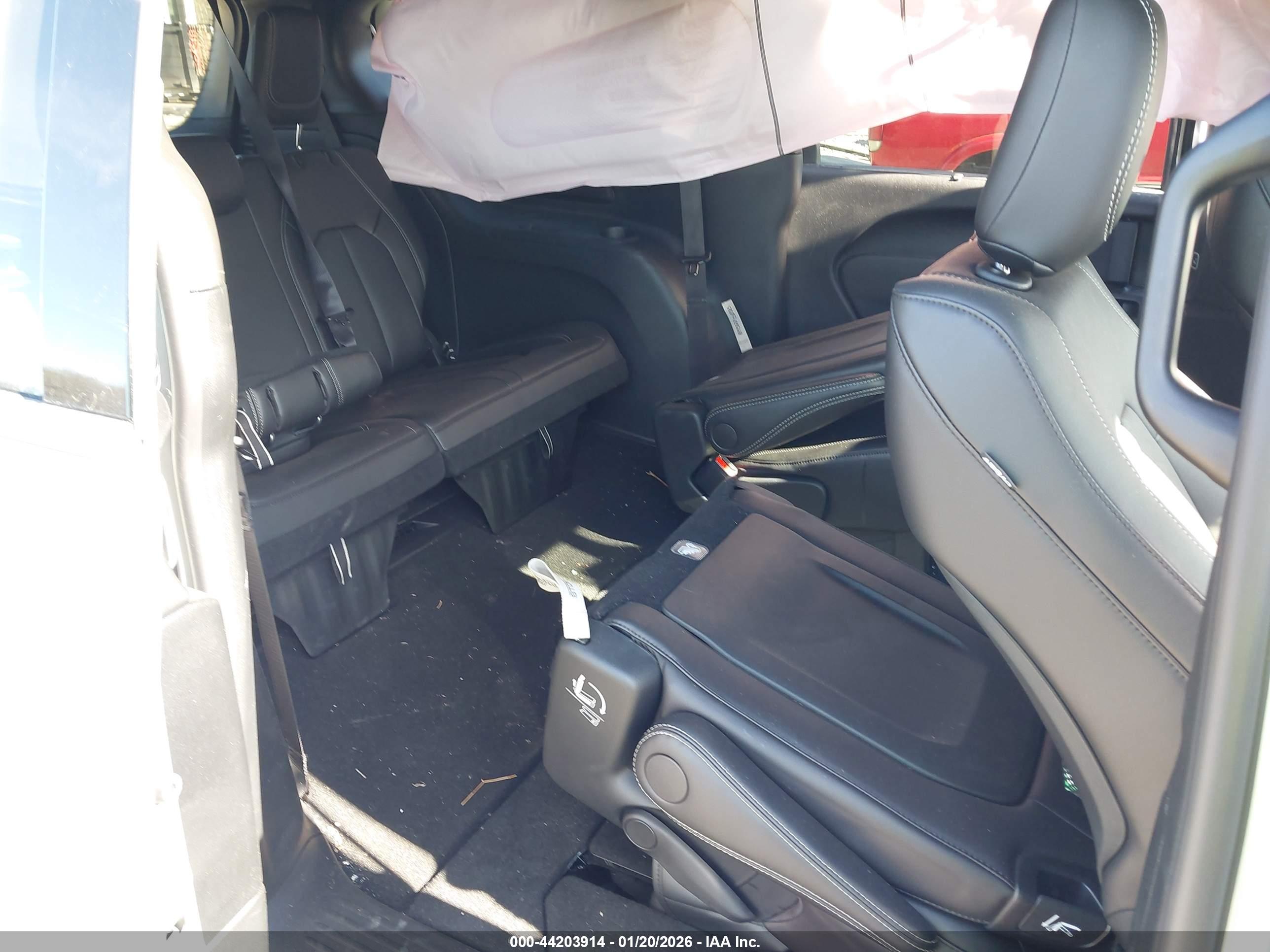 CHRYSLER PACIFICA image 8