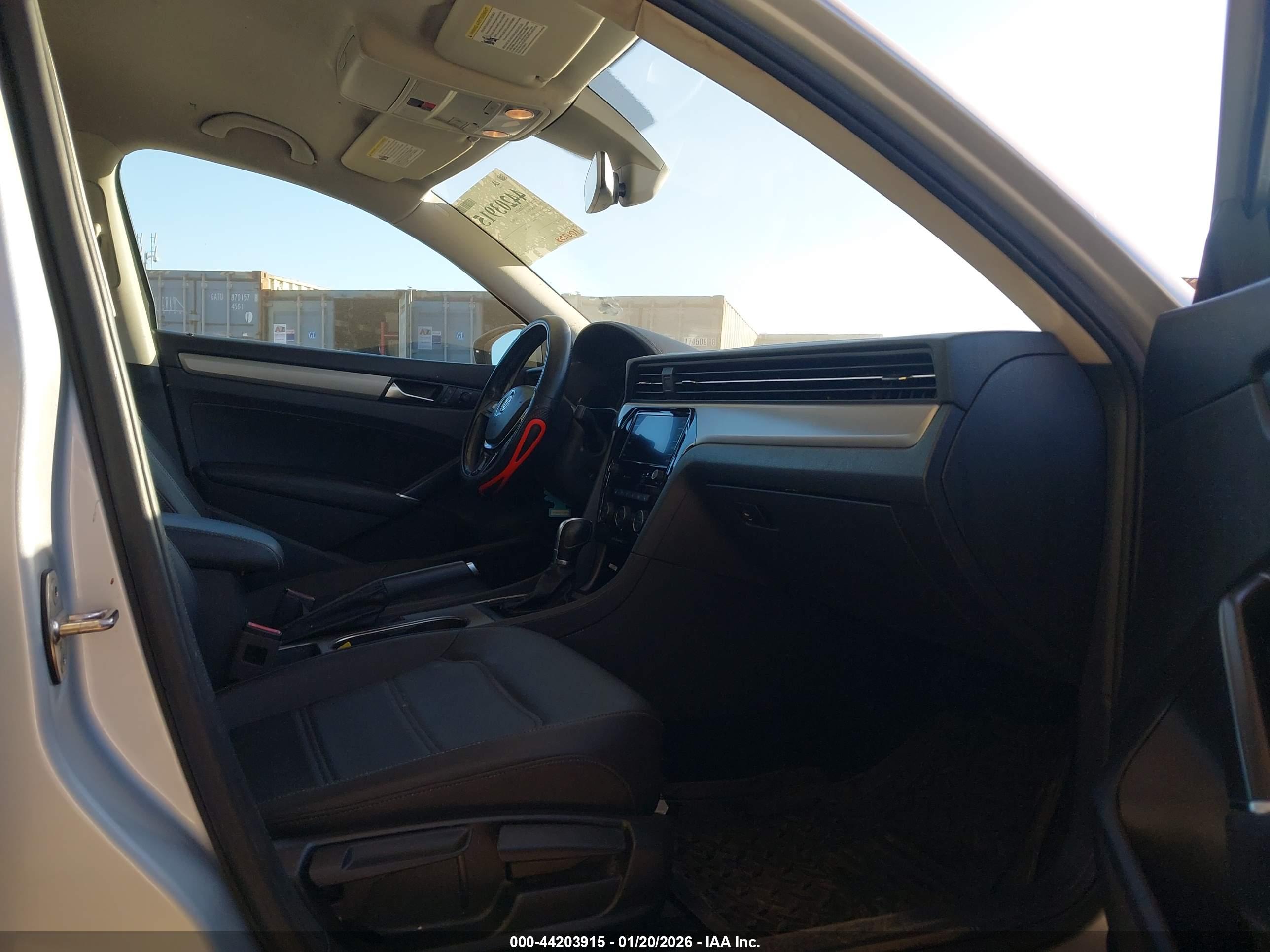 VOLKSWAGEN PASSAT image 5