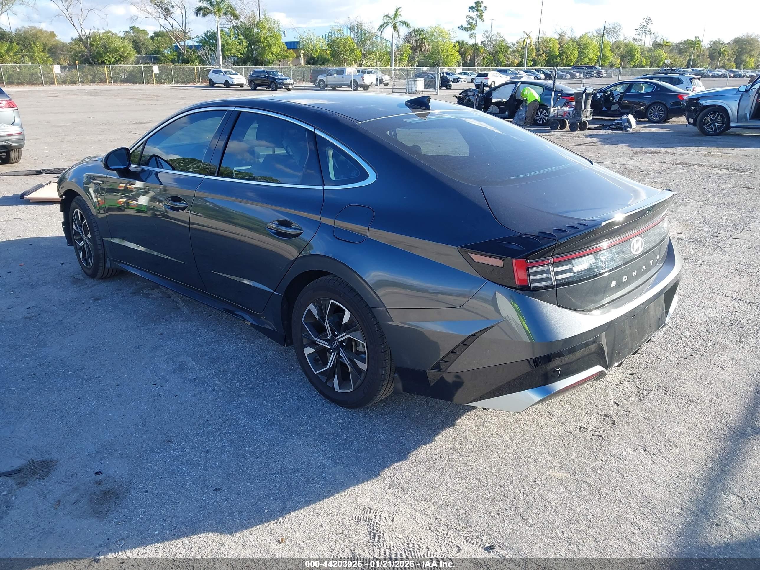 HYUNDAI SONATA image 3