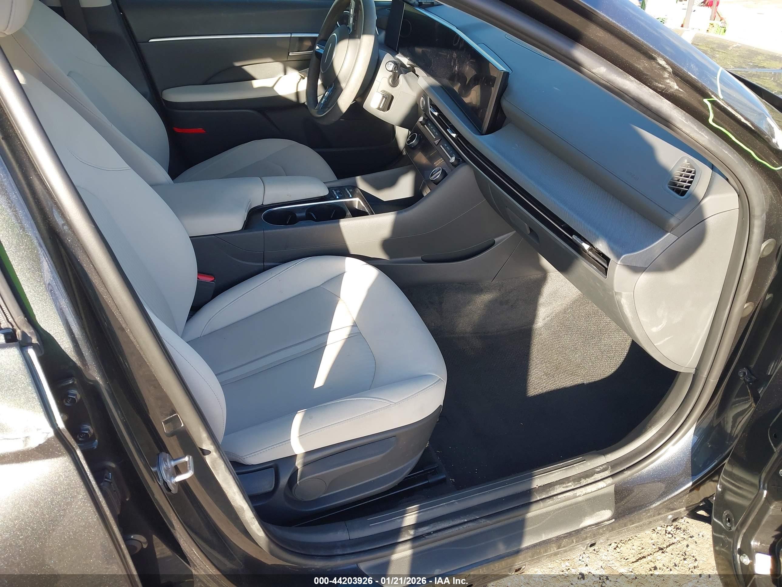 HYUNDAI SONATA image 5