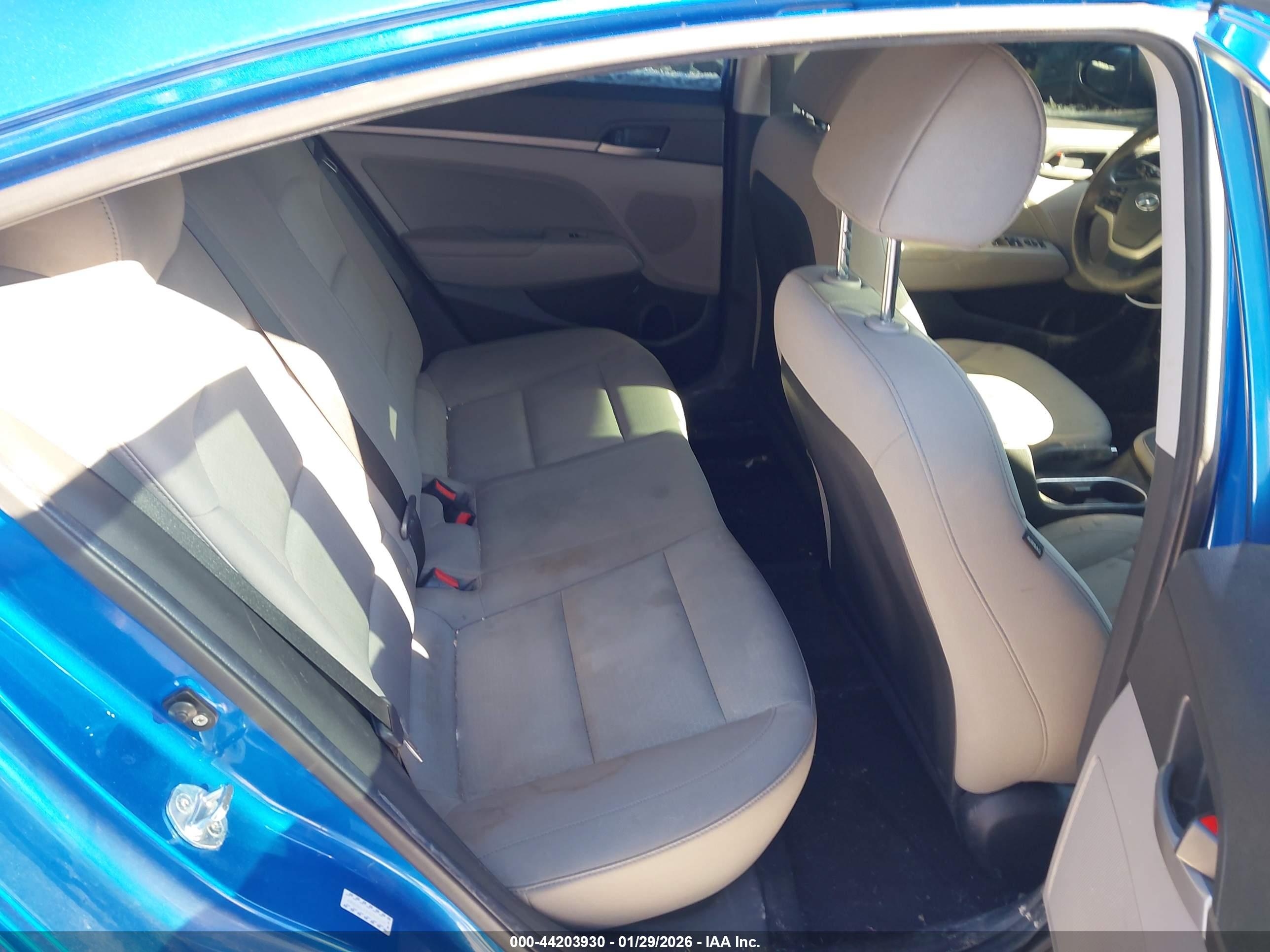 HYUNDAI ELANTRA image 8