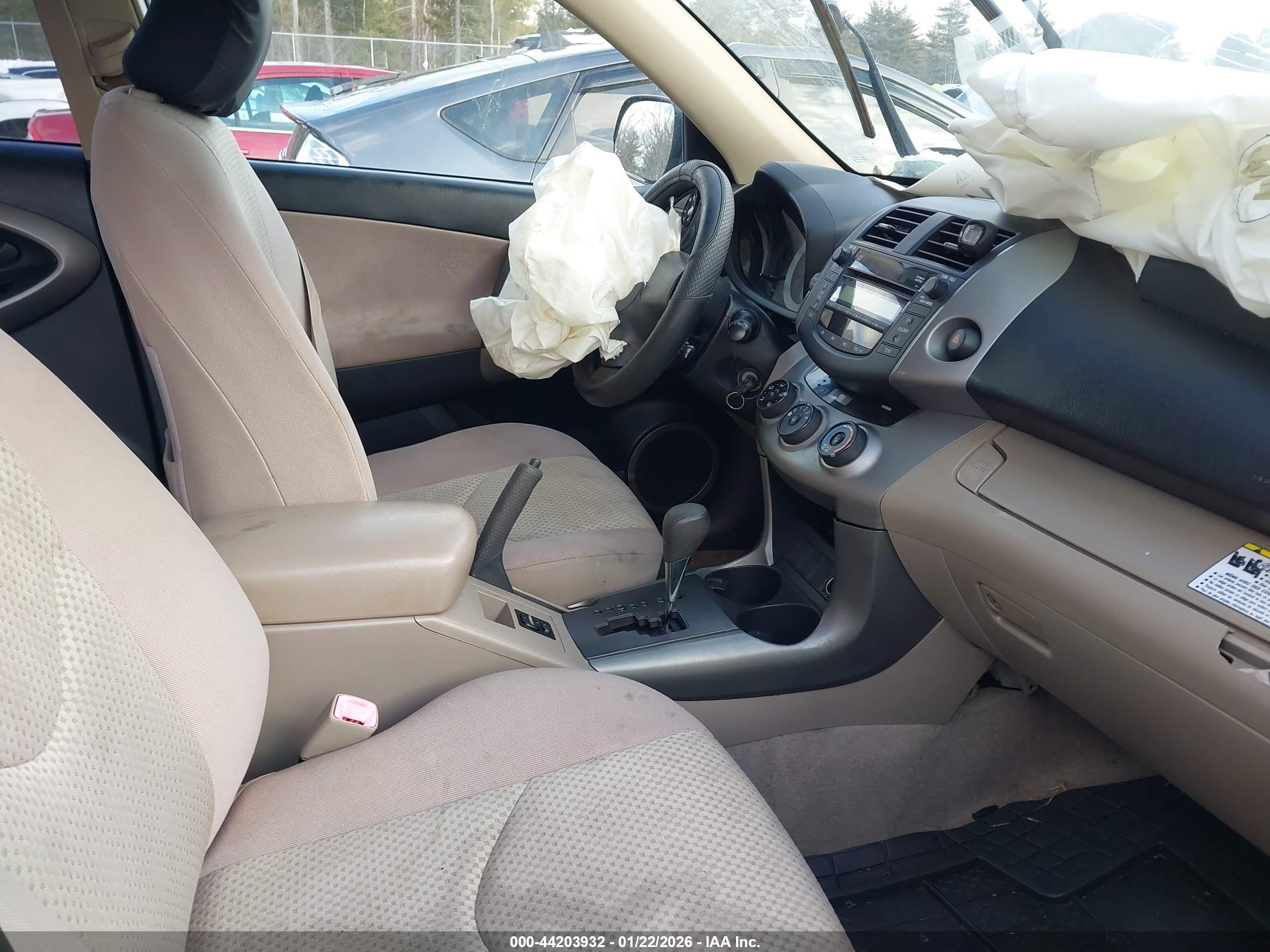 TOYOTA RAV4 image 5