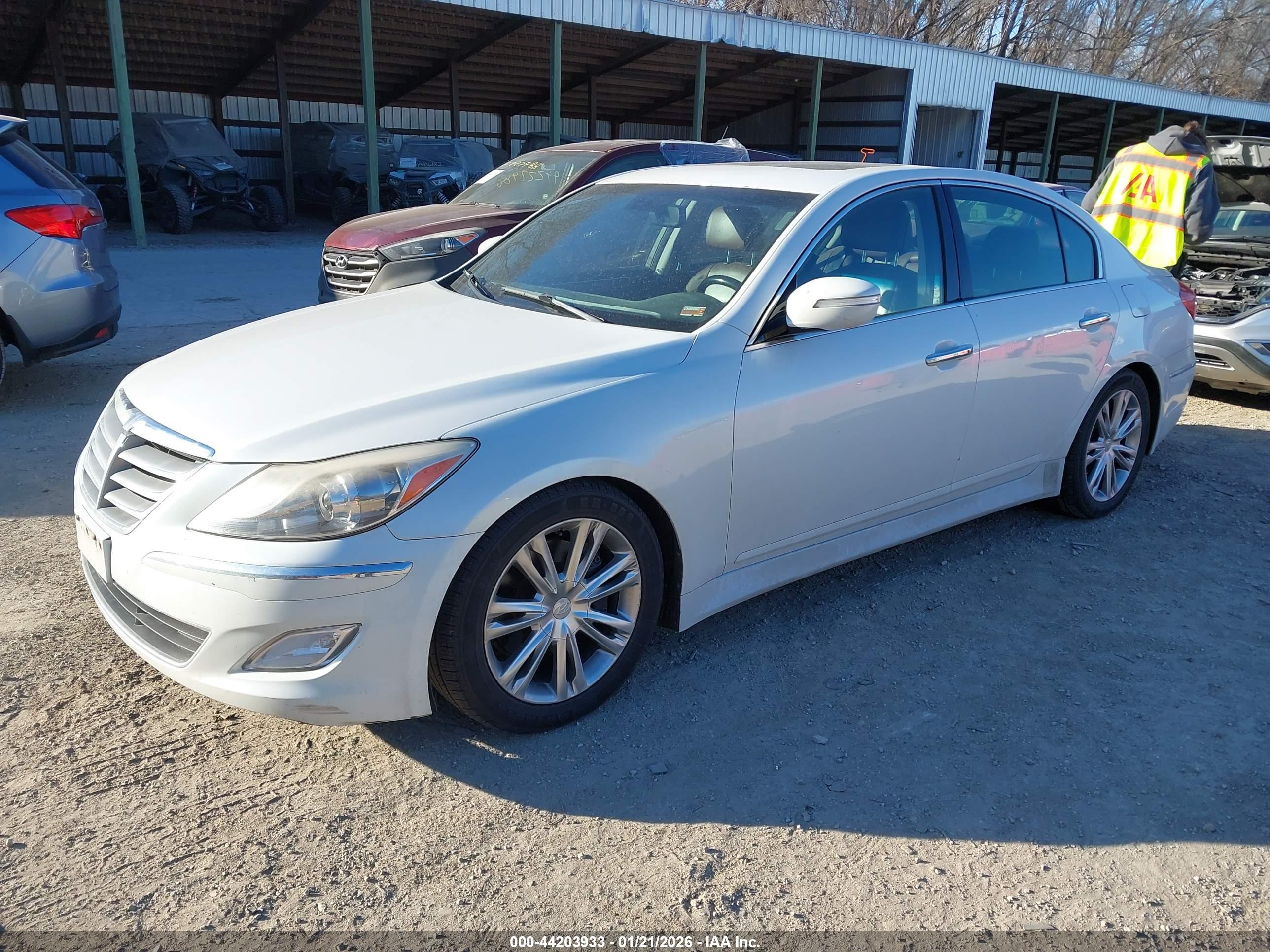 HYUNDAI GENESIS image 2