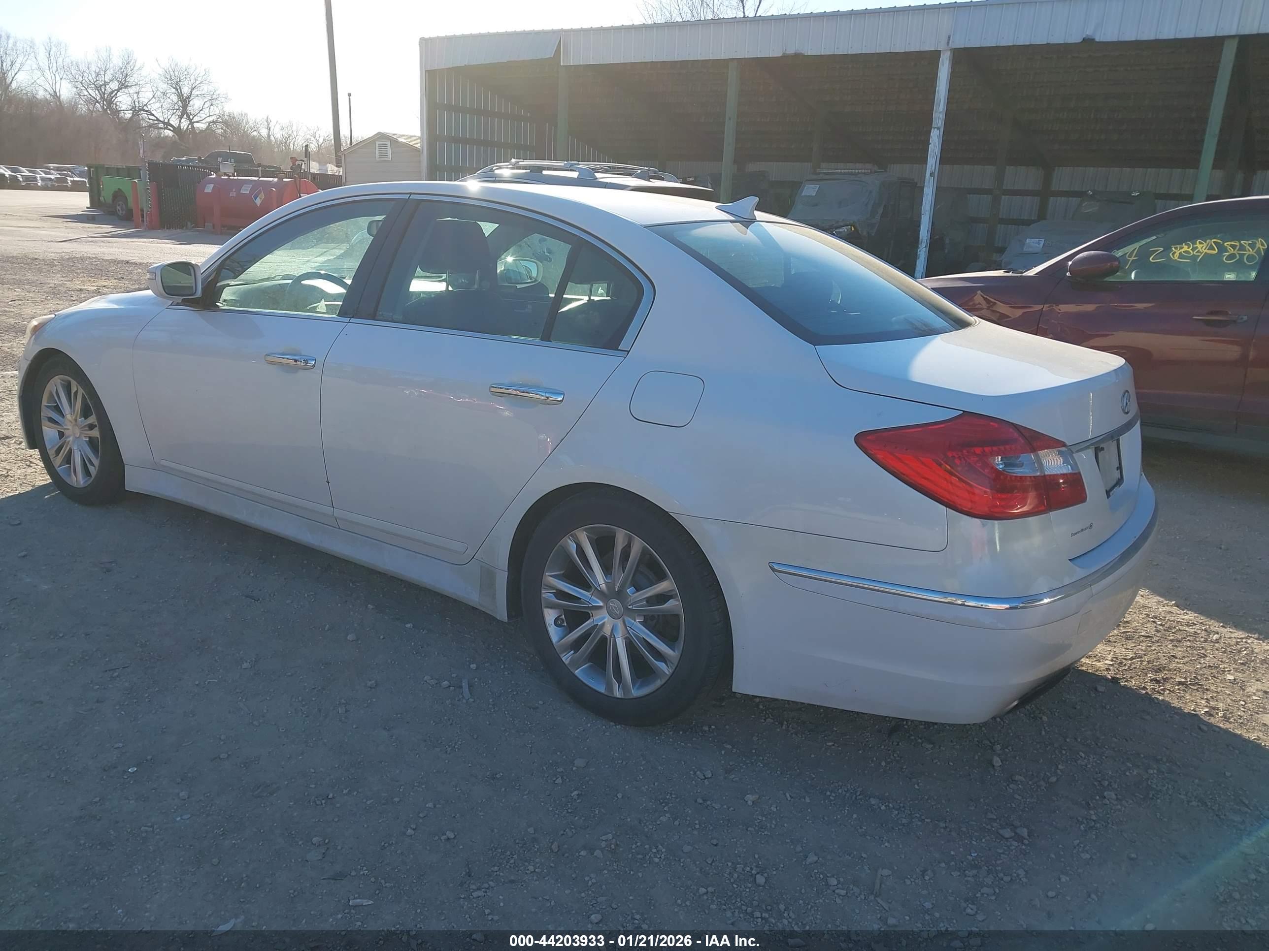 HYUNDAI GENESIS image 3