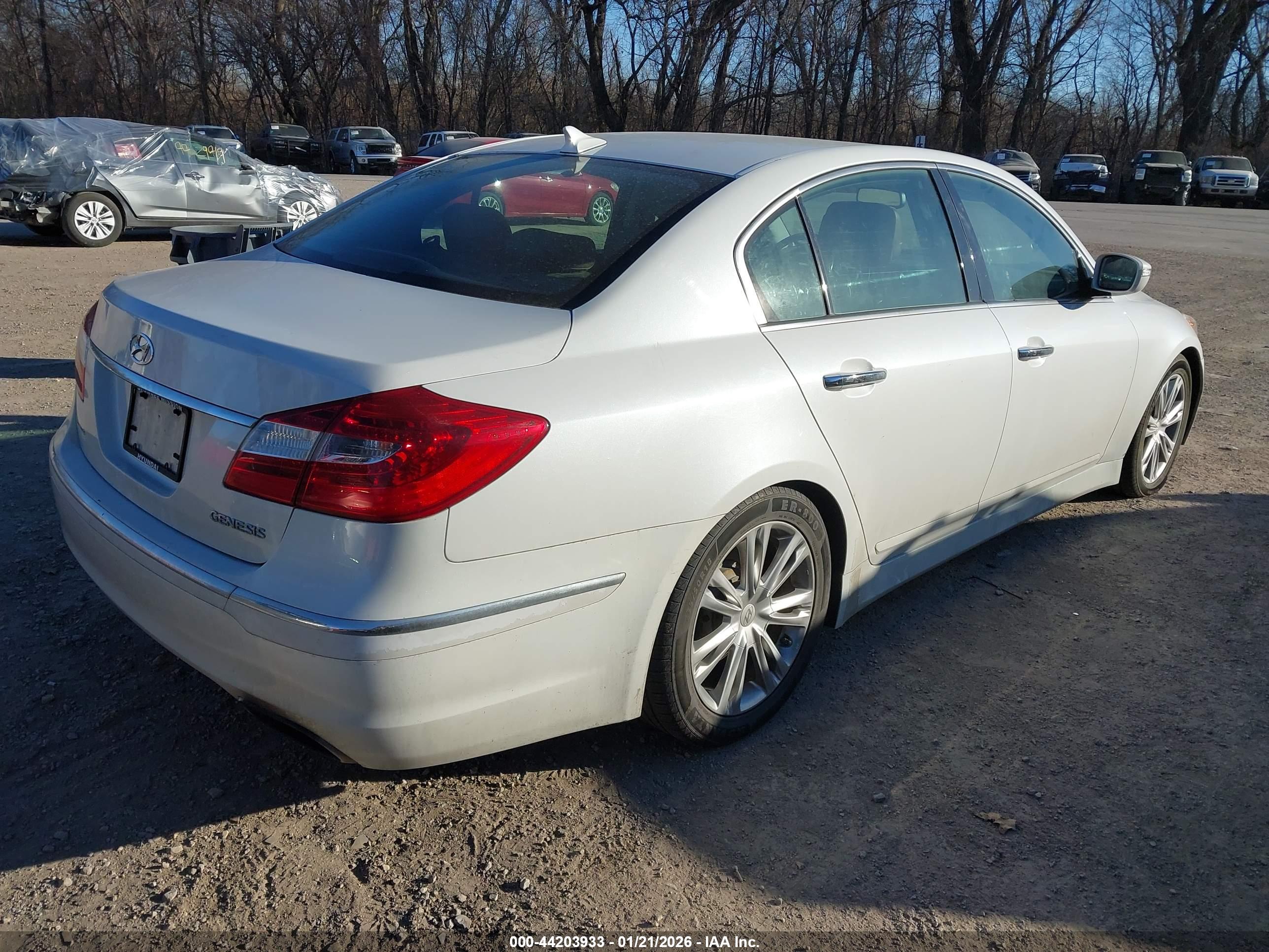 HYUNDAI GENESIS image 4