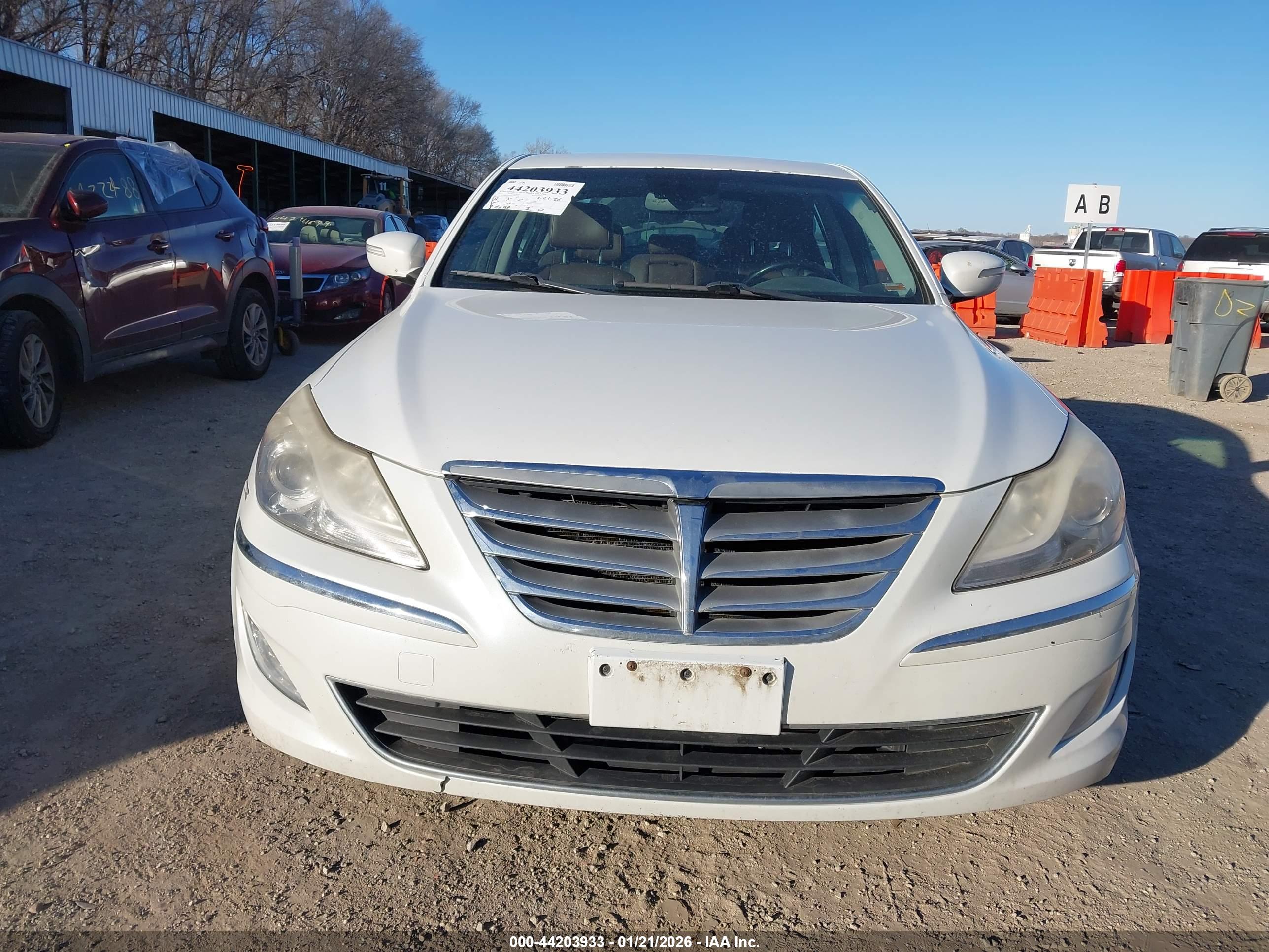 HYUNDAI GENESIS image 6