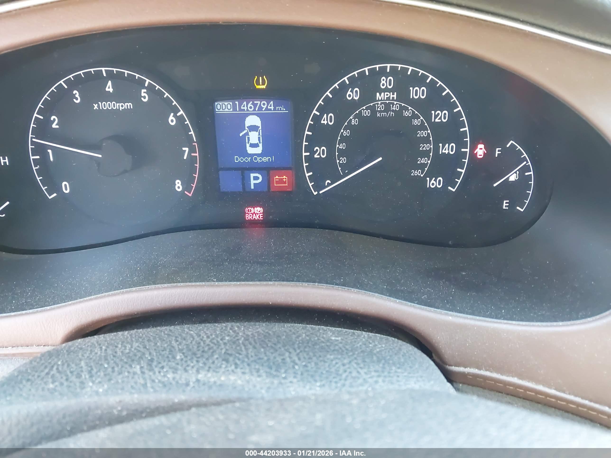 HYUNDAI GENESIS image 7
