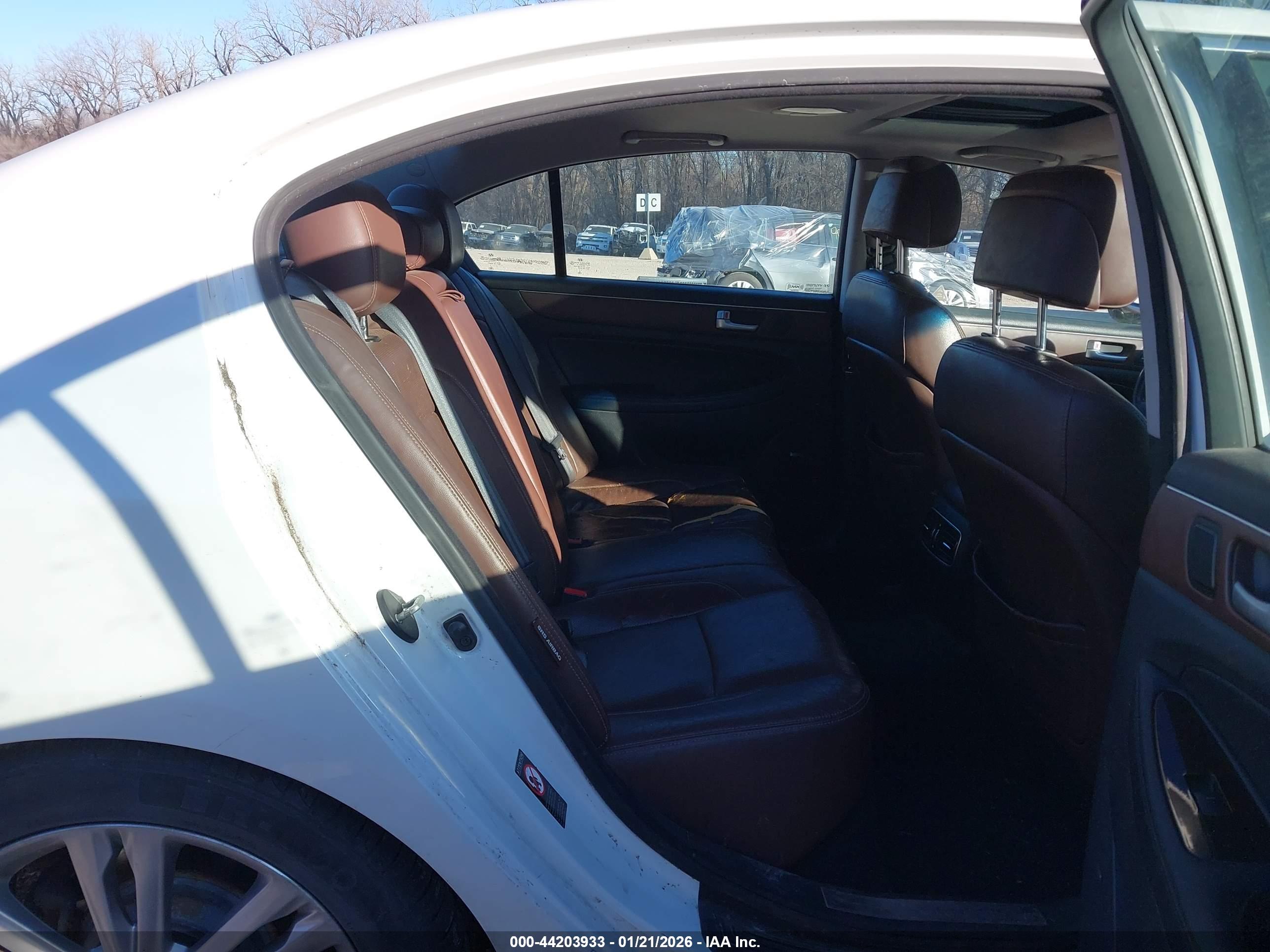 HYUNDAI GENESIS image 8