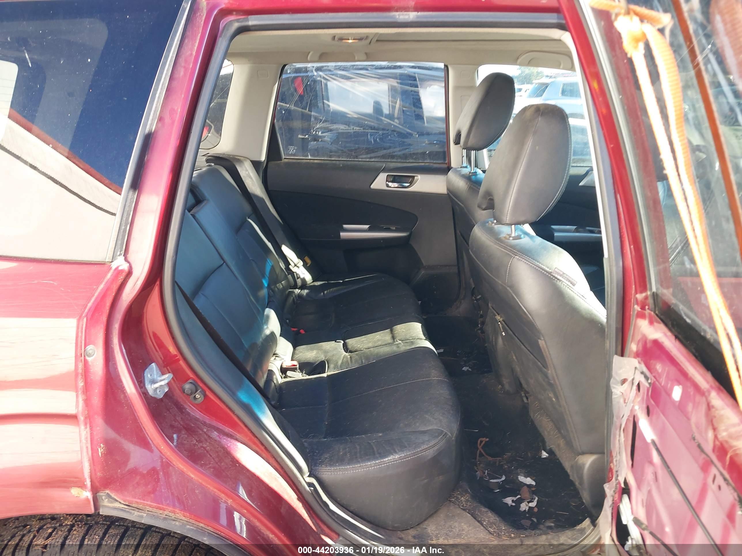 SUBARU FORESTER image 8
