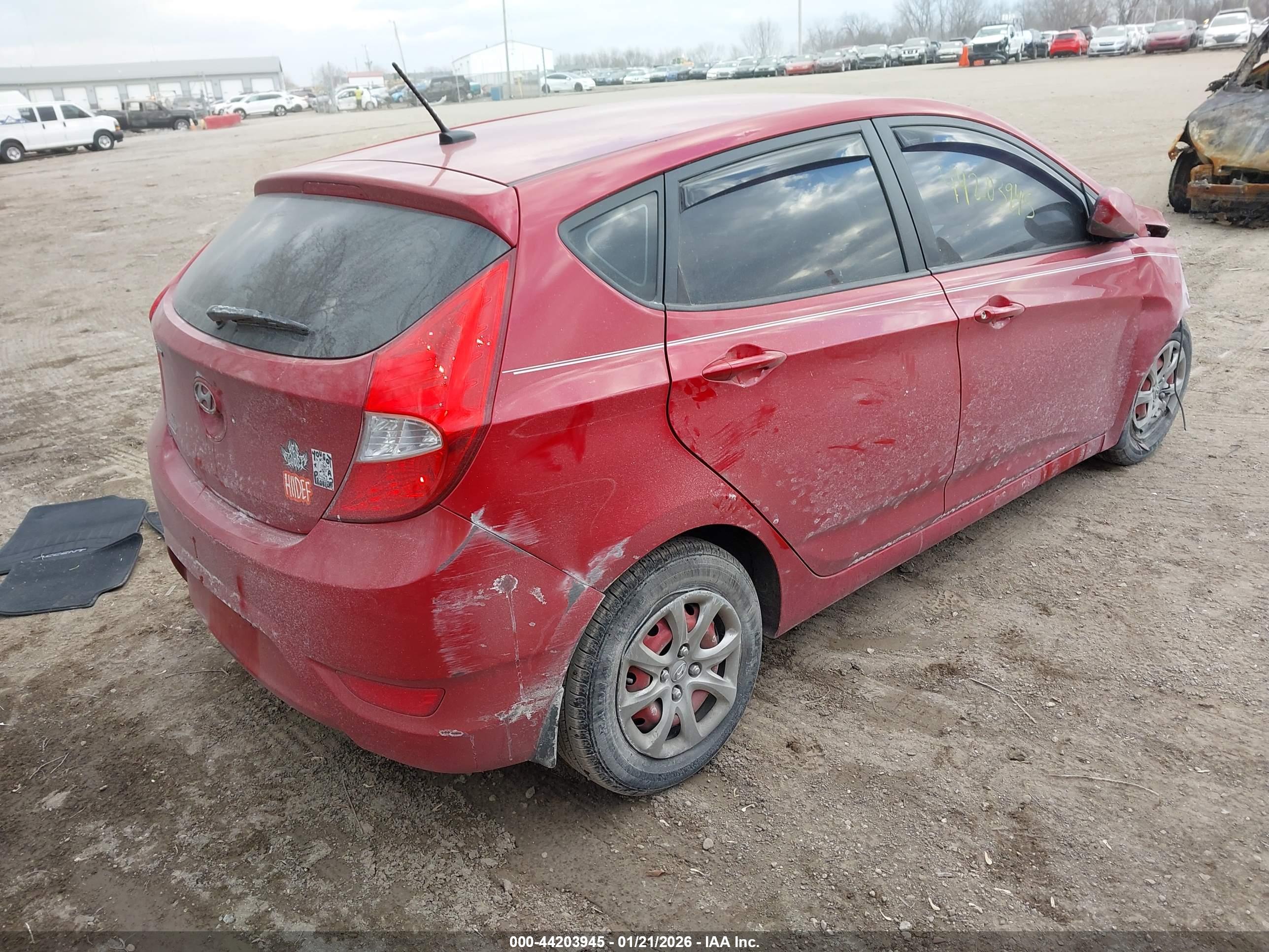 HYUNDAI ACCENT image 4