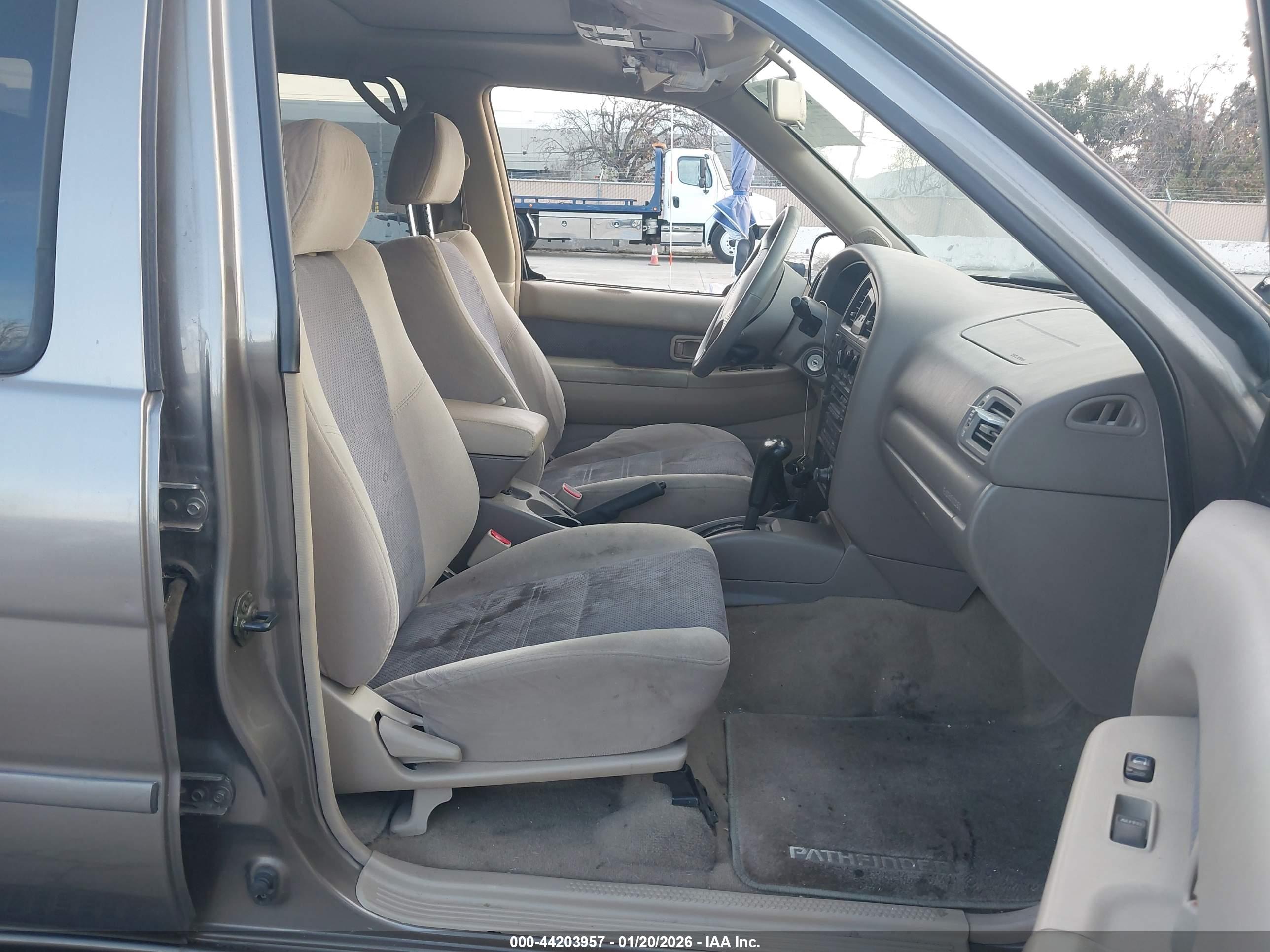 NISSAN PATHFINDER image 5