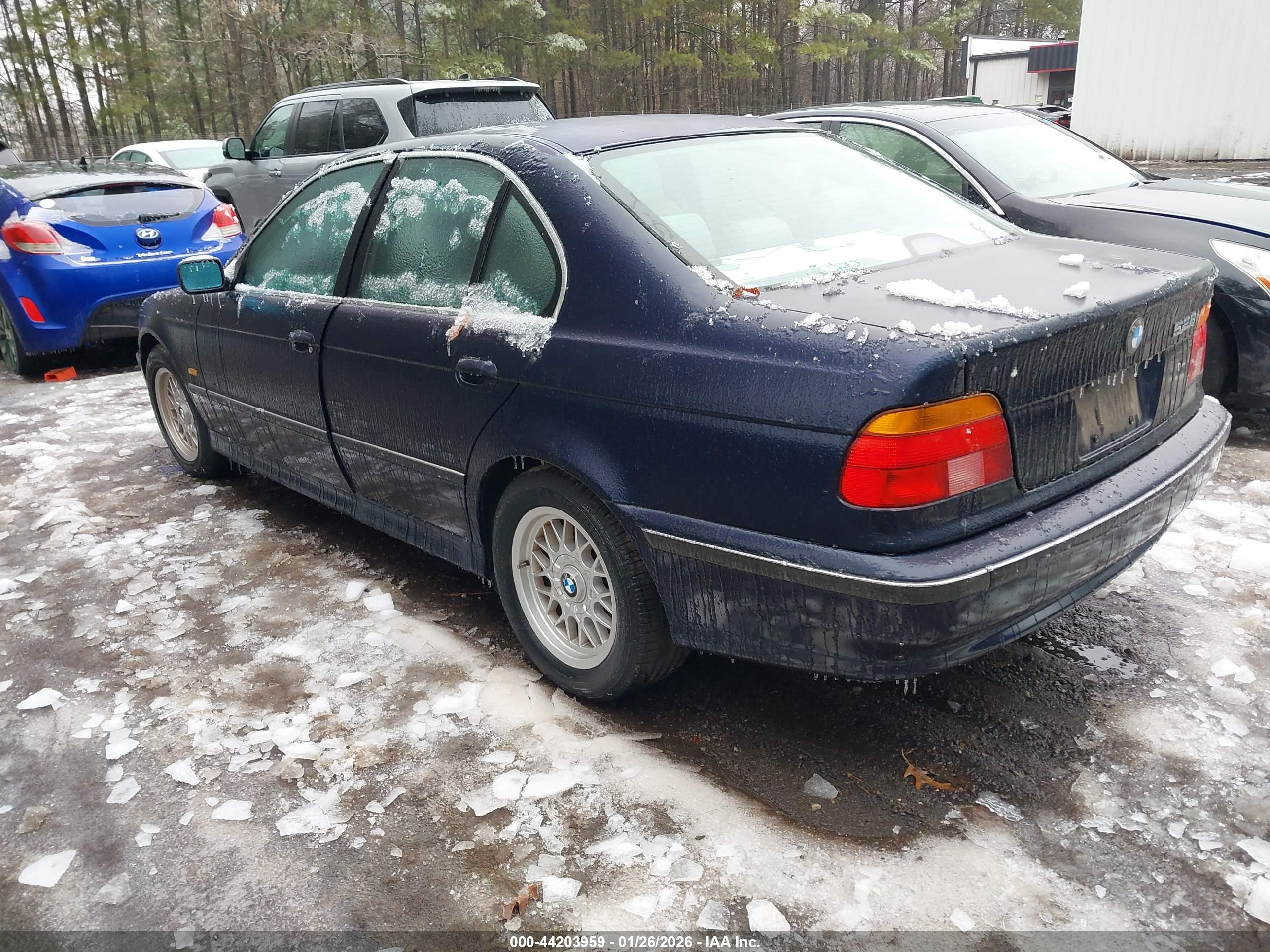 BMW 528IA image 3