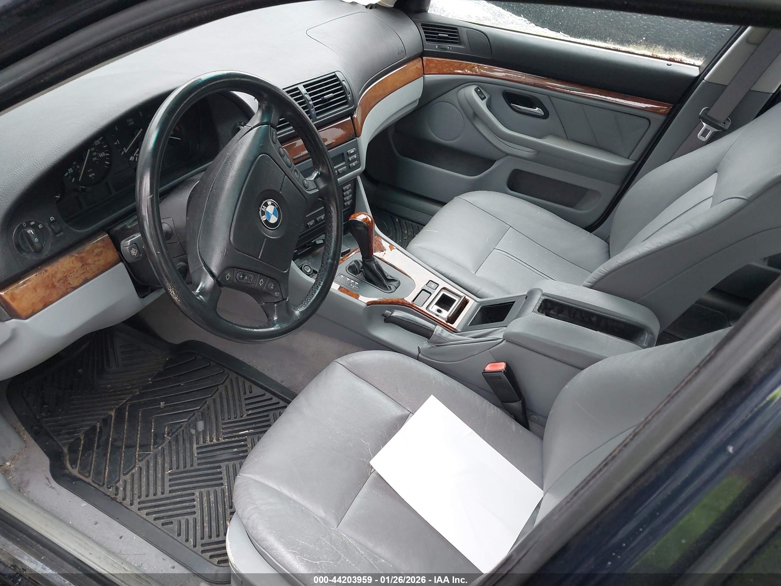 BMW 528IA image 5