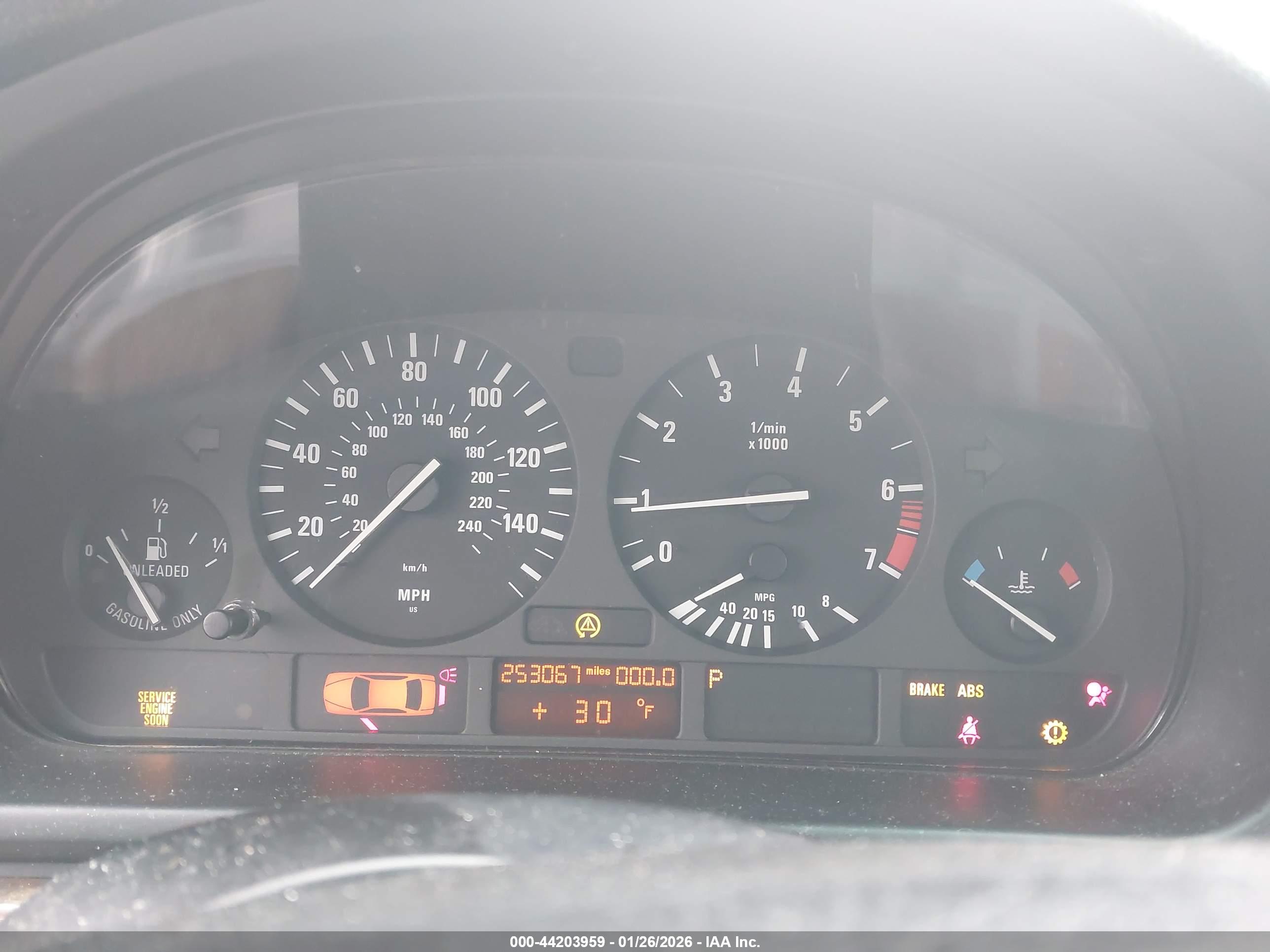 BMW 528IA image 7
