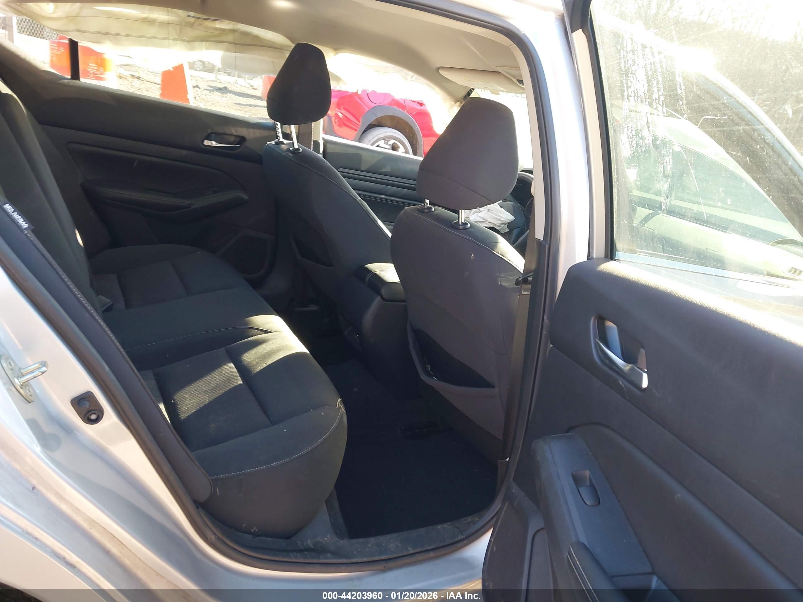 NISSAN ALTIMA image 8