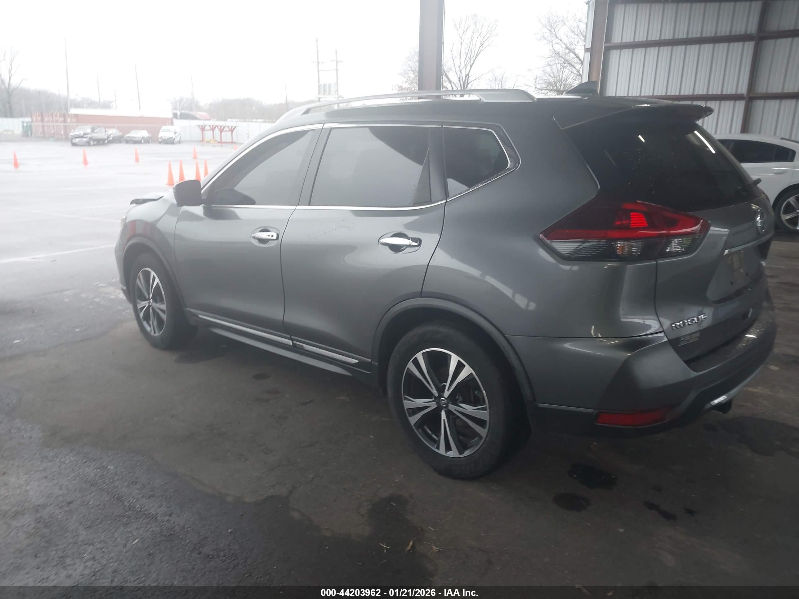 NISSAN ROGUE image 3