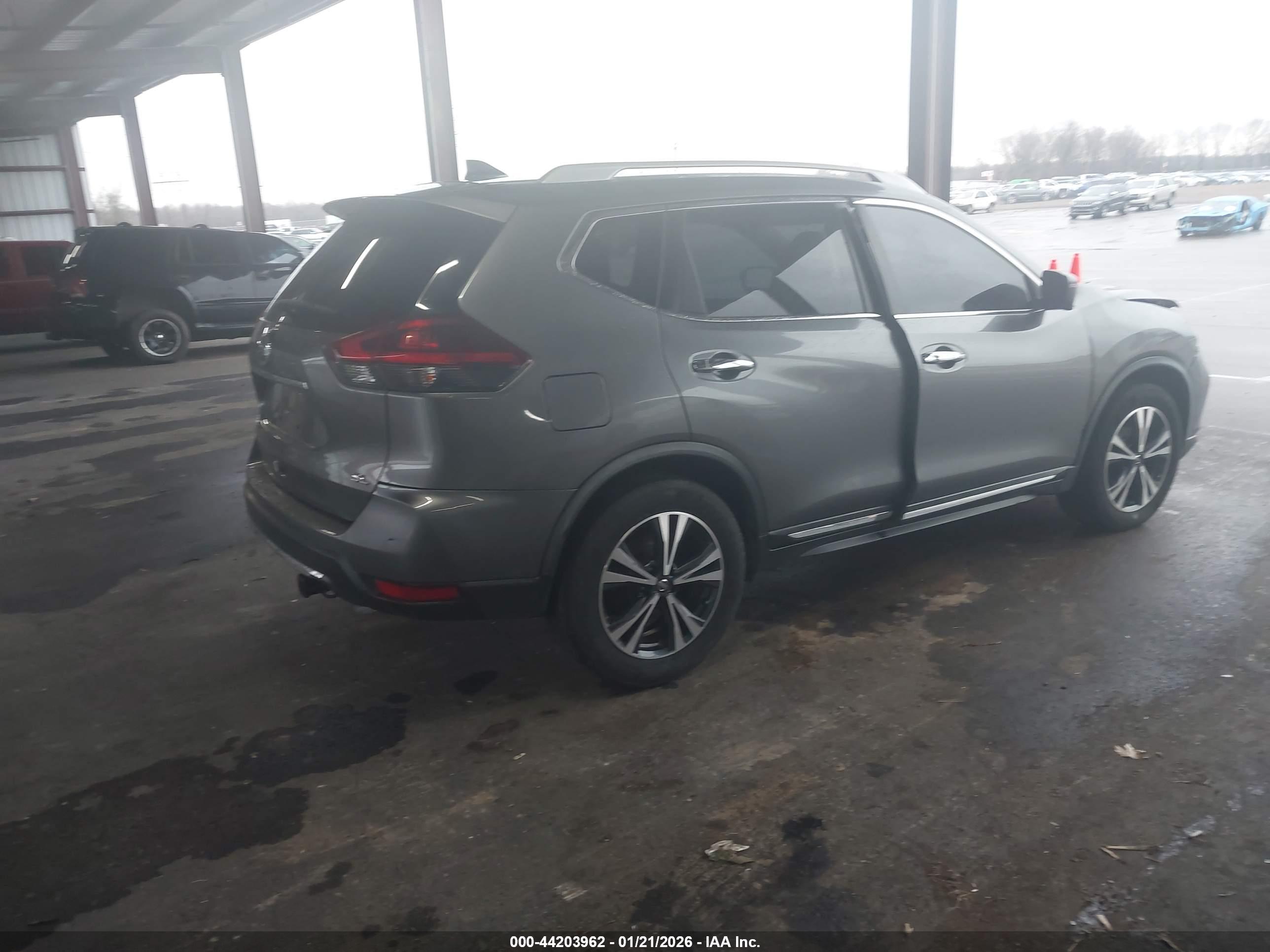 NISSAN ROGUE image 4