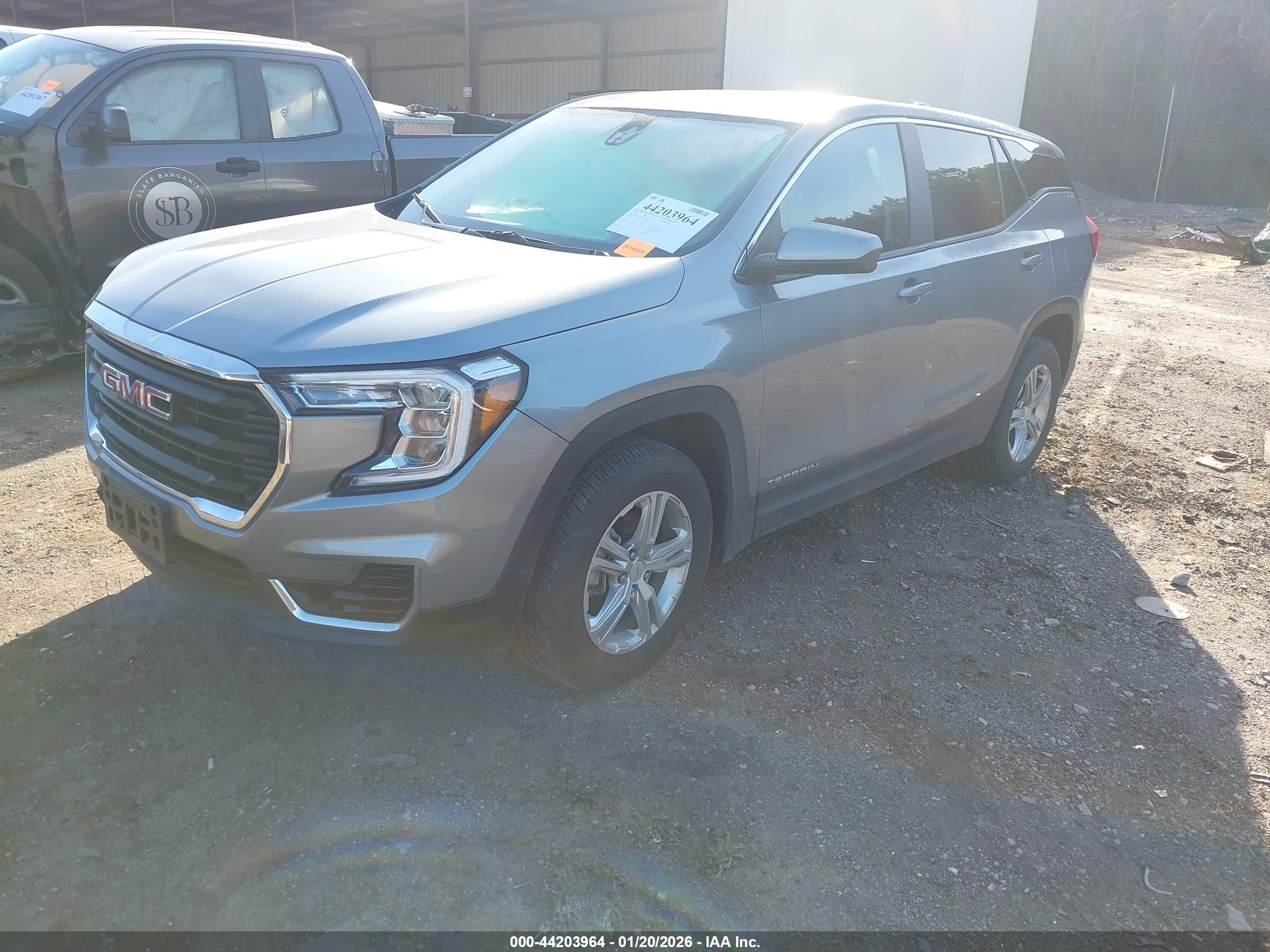 GMC TERRAIN image 2