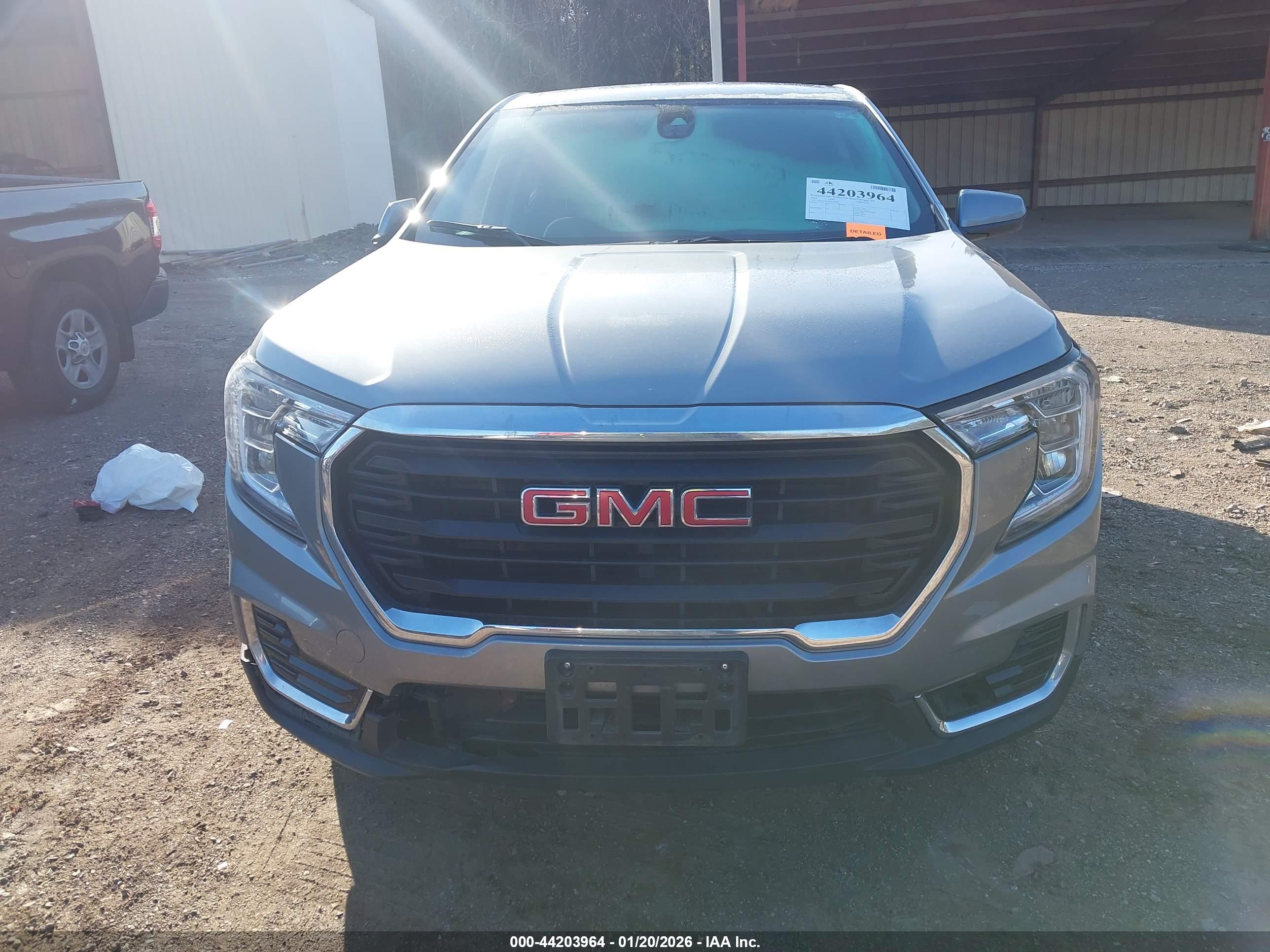 GMC TERRAIN image 6