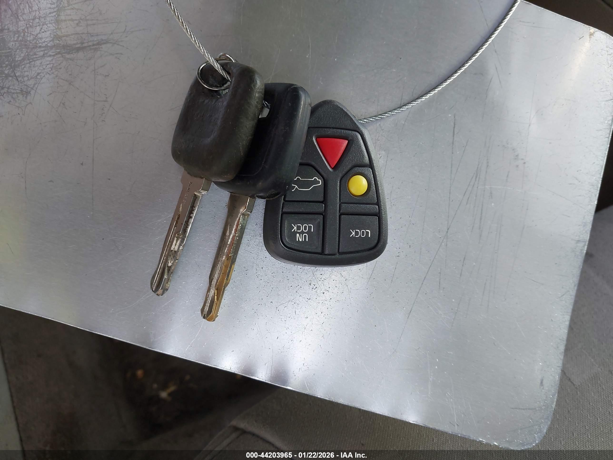 VOLVO S60 image 11