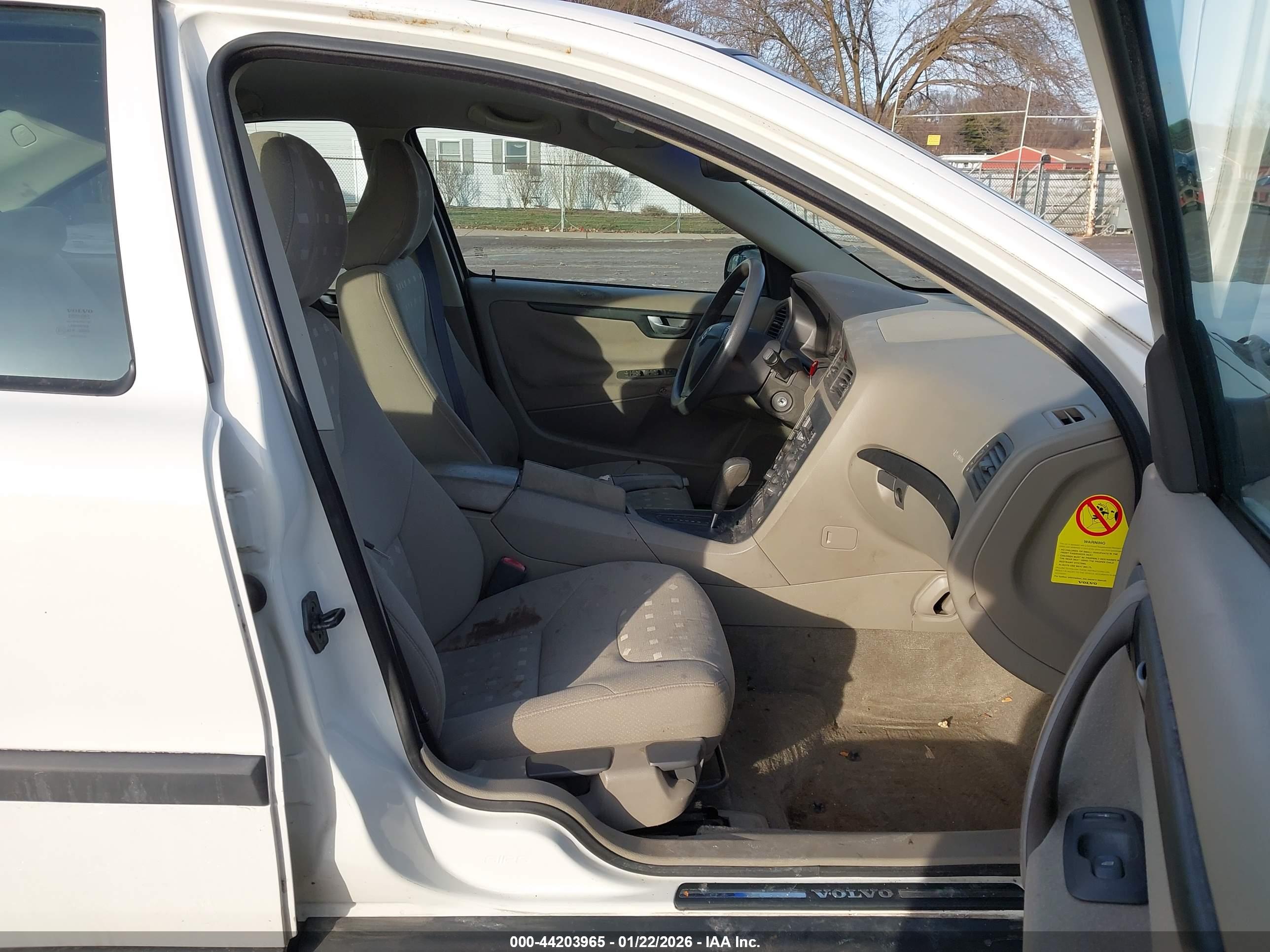 VOLVO S60 image 5