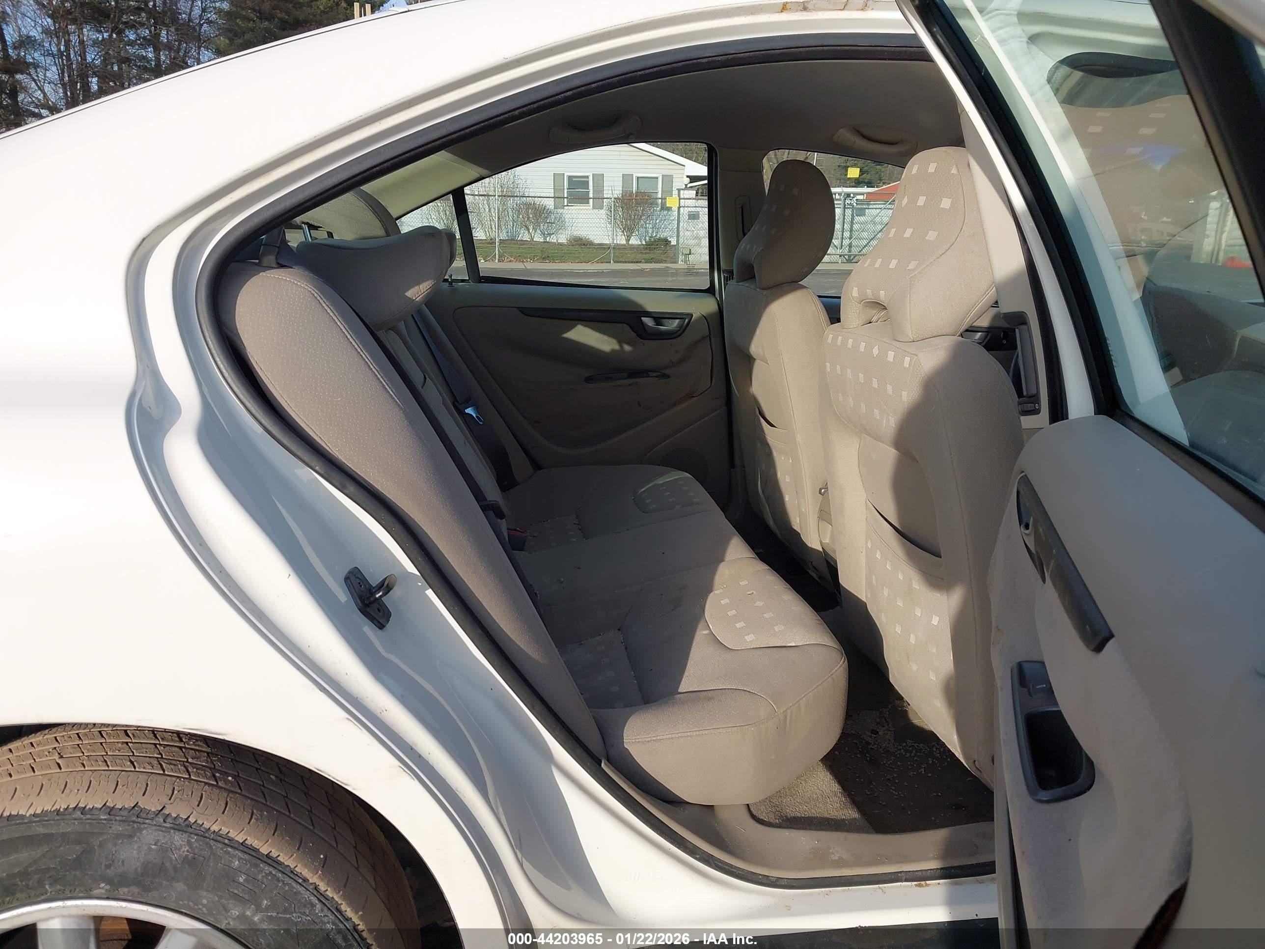 VOLVO S60 image 8