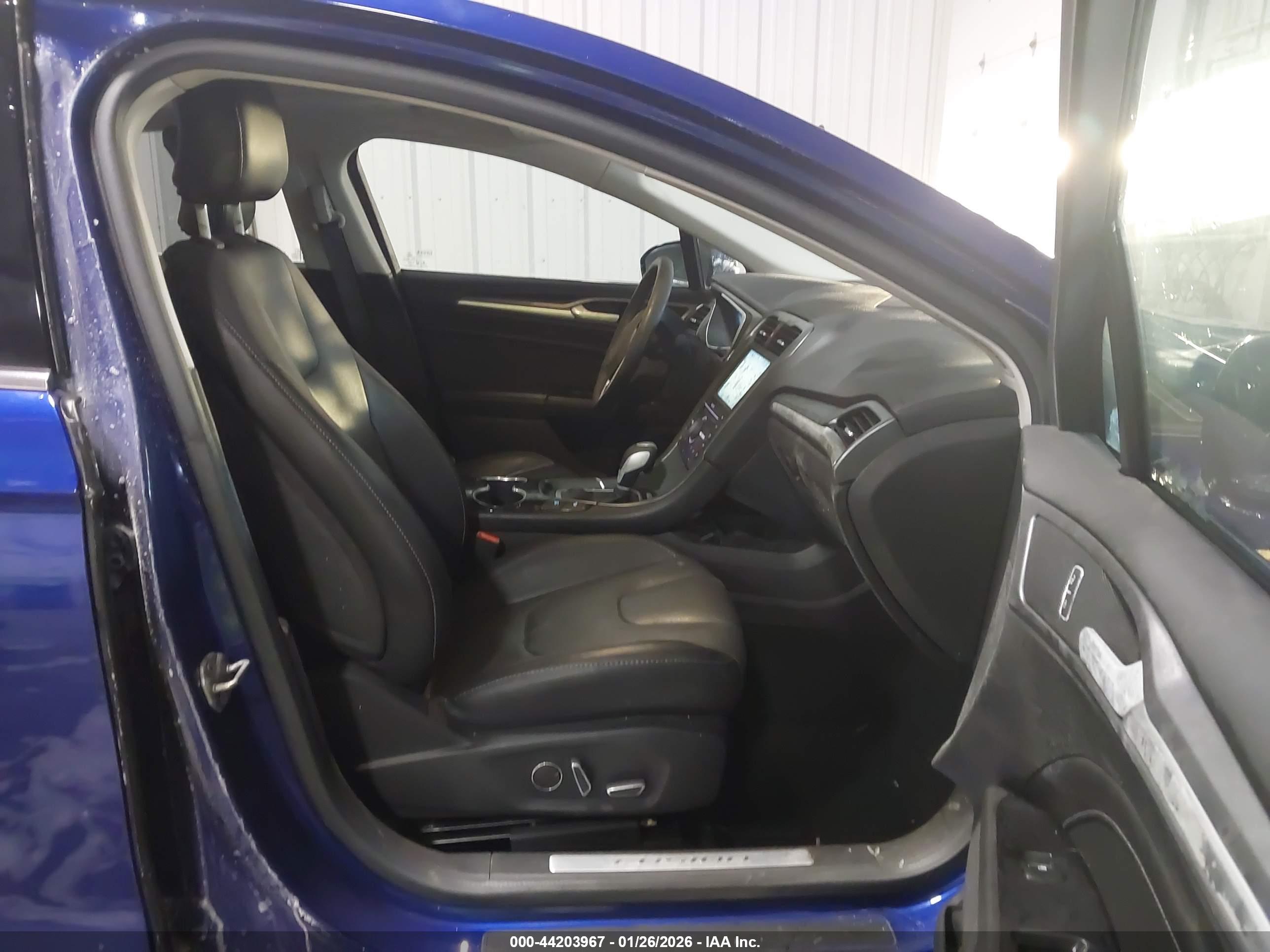 FORD FUSION image 5