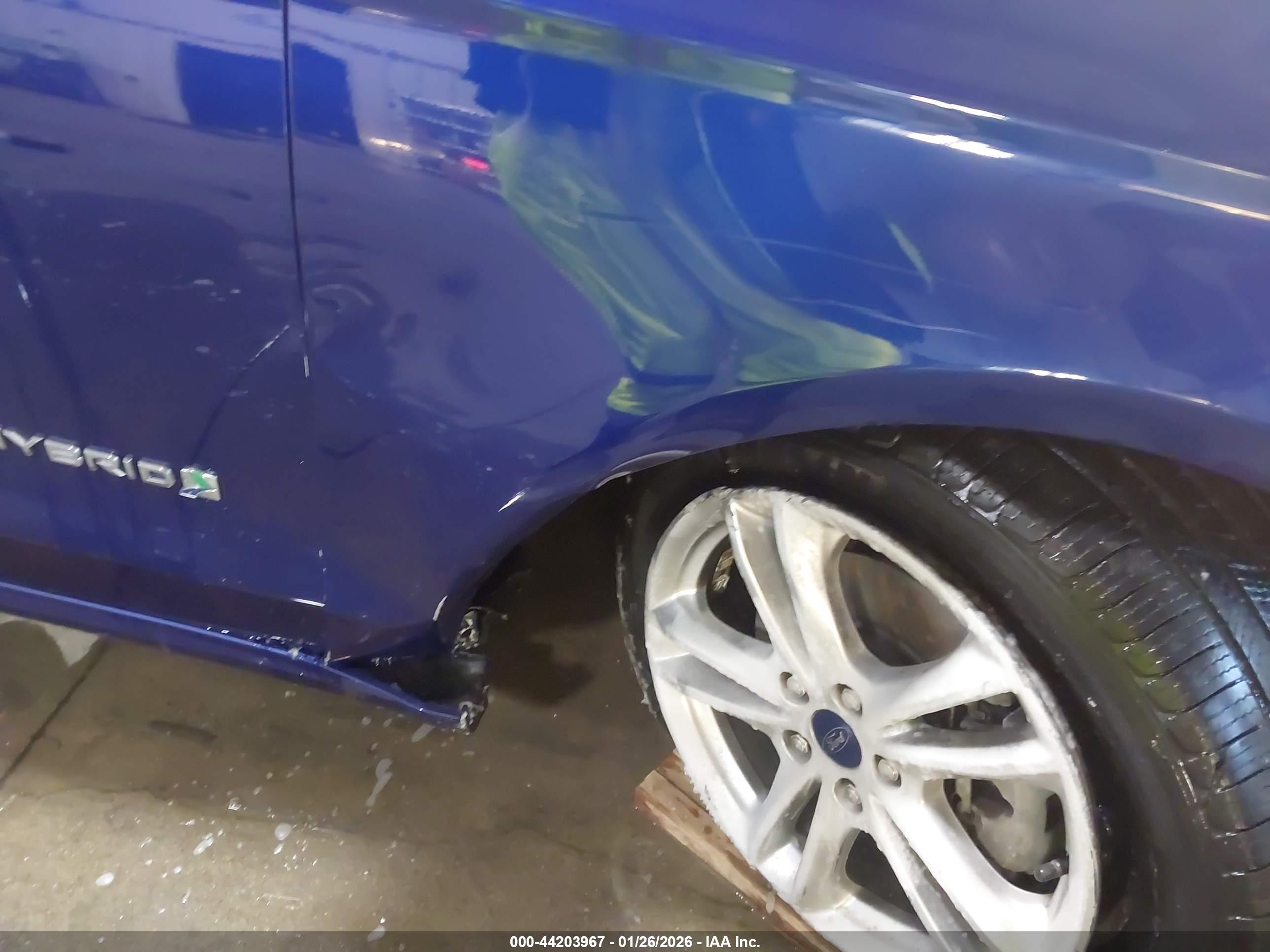 FORD FUSION image 6