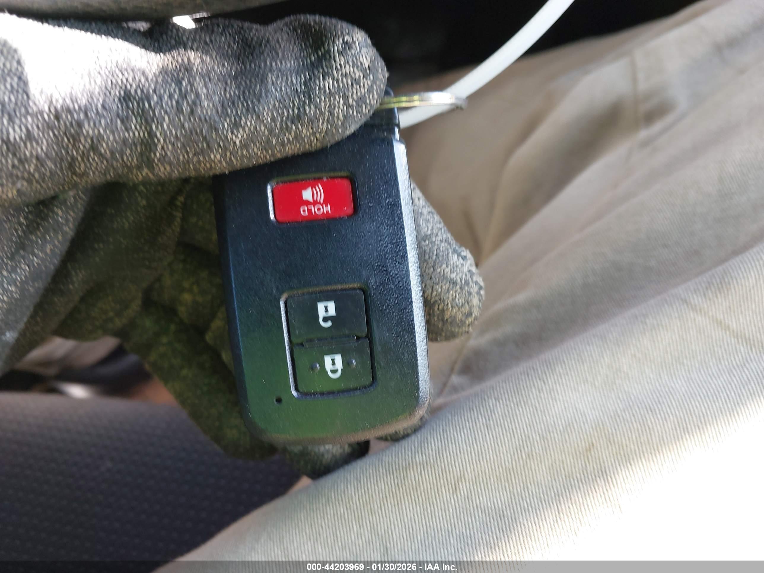 TOYOTA RAV4 image 11