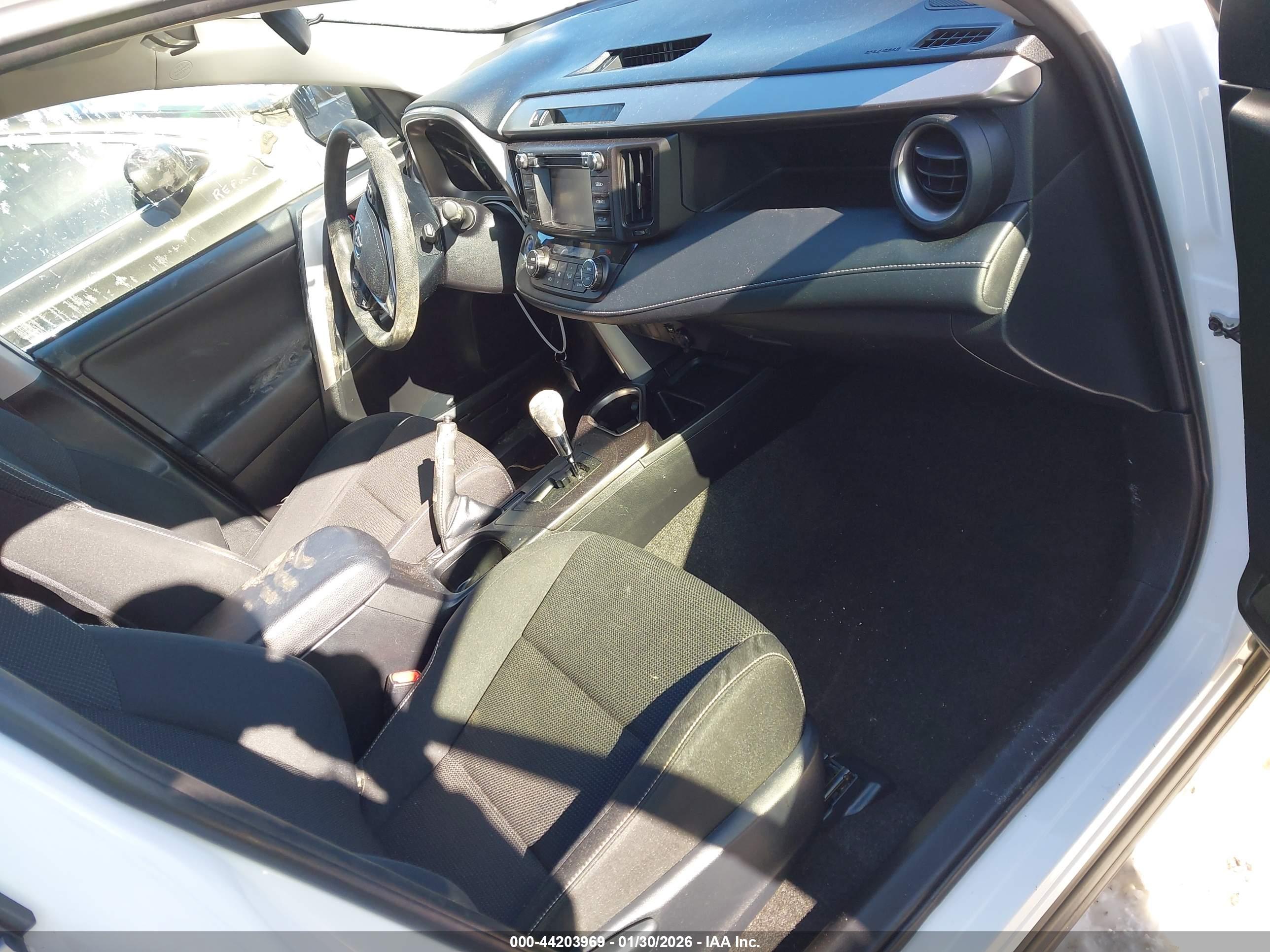 TOYOTA RAV4 image 5