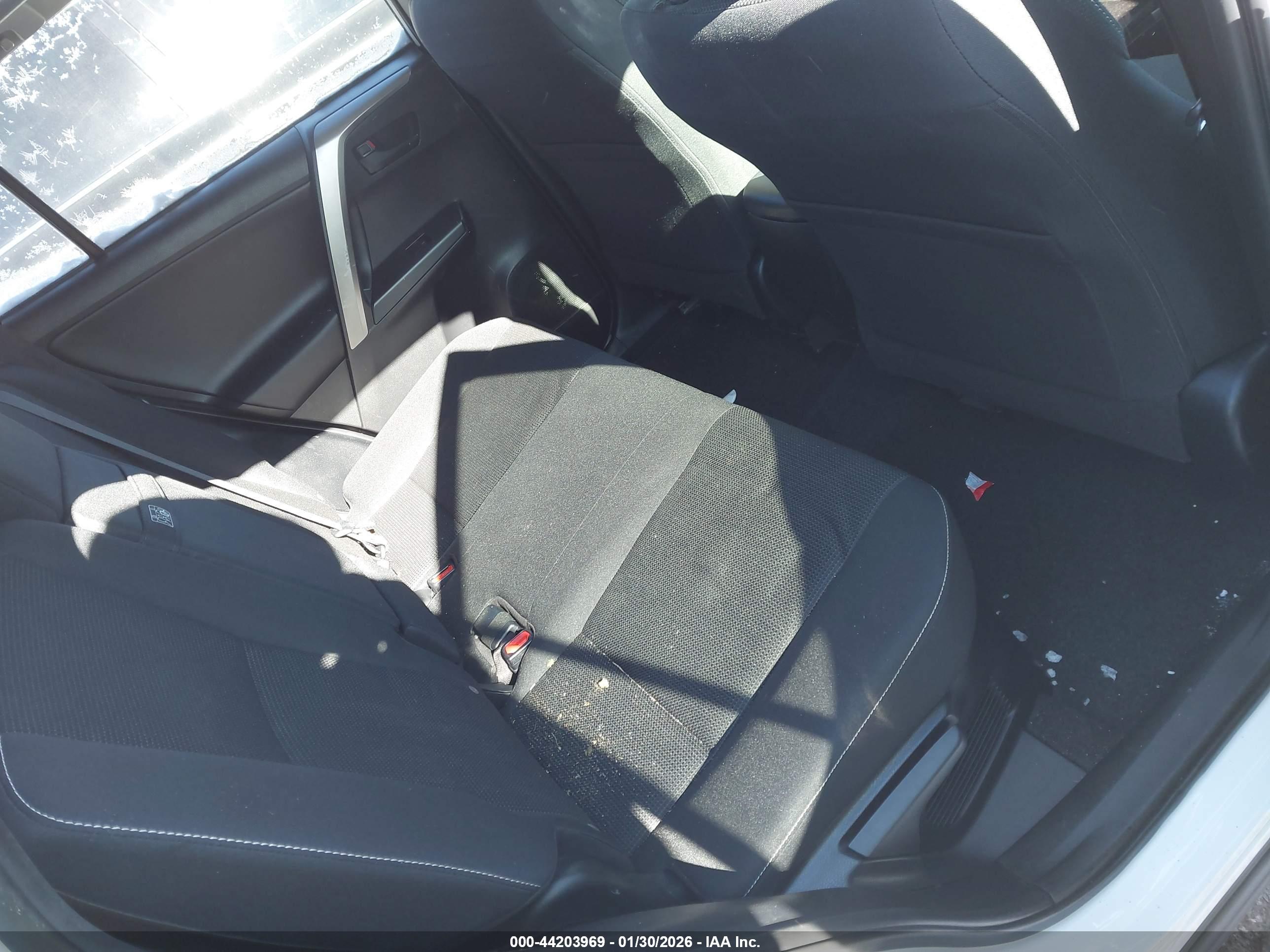 TOYOTA RAV4 image 8