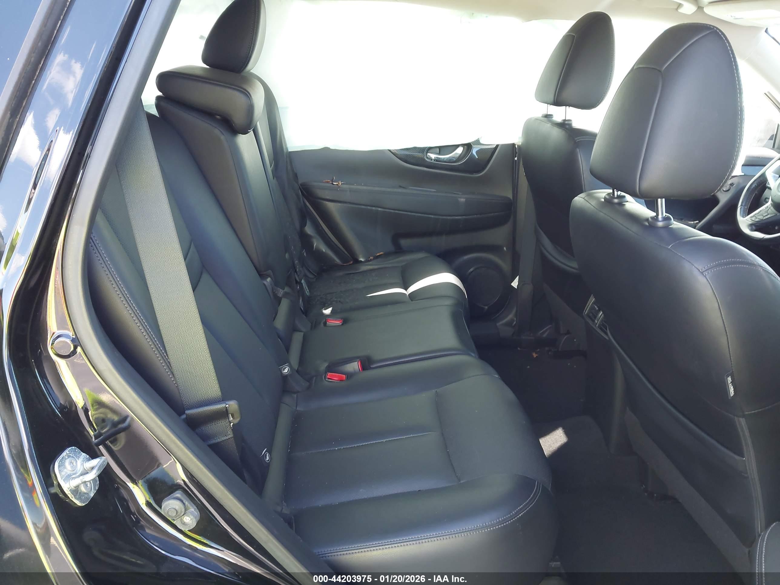 NISSAN ROGUE image 8