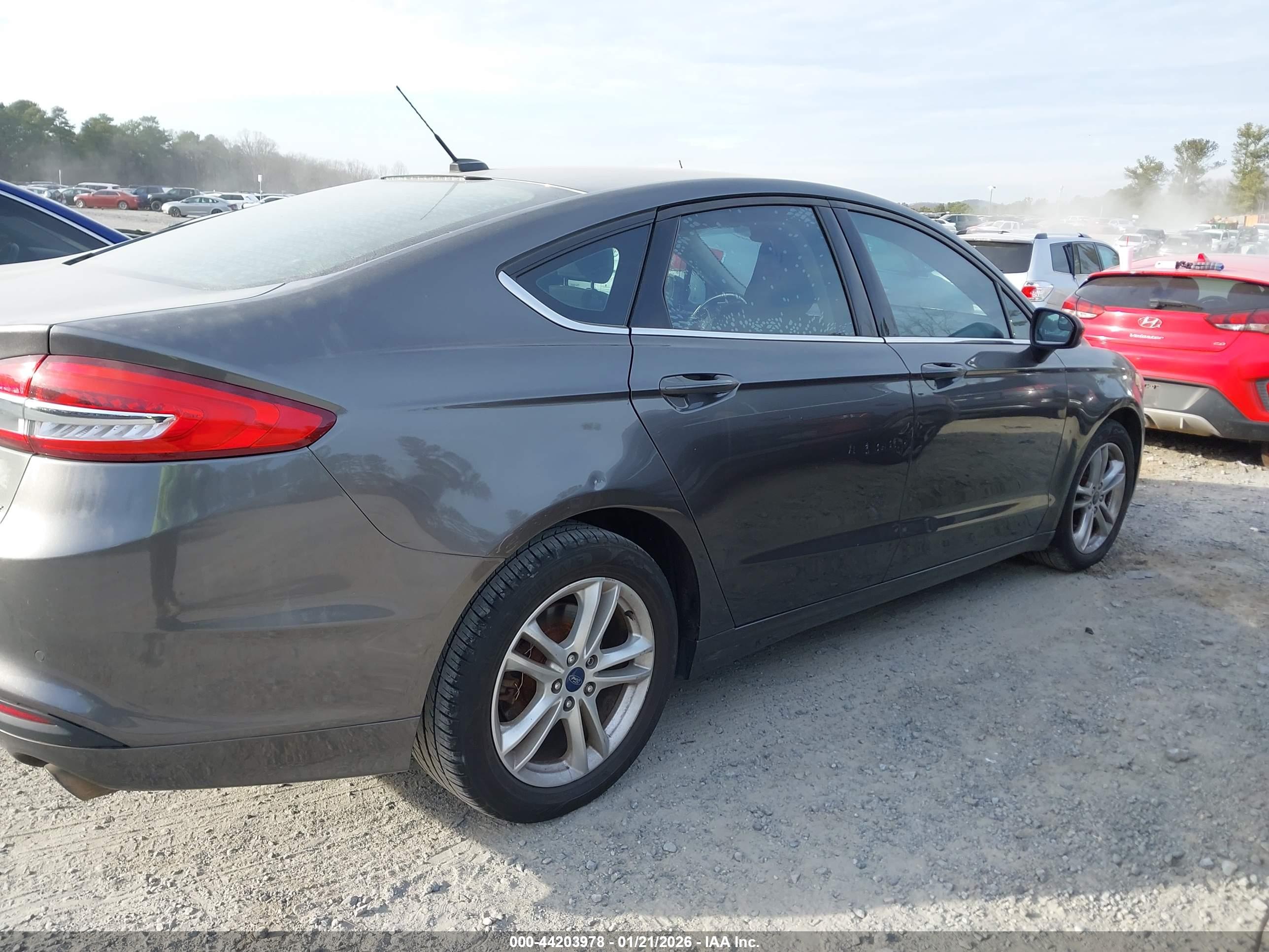 FORD FUSION image 6