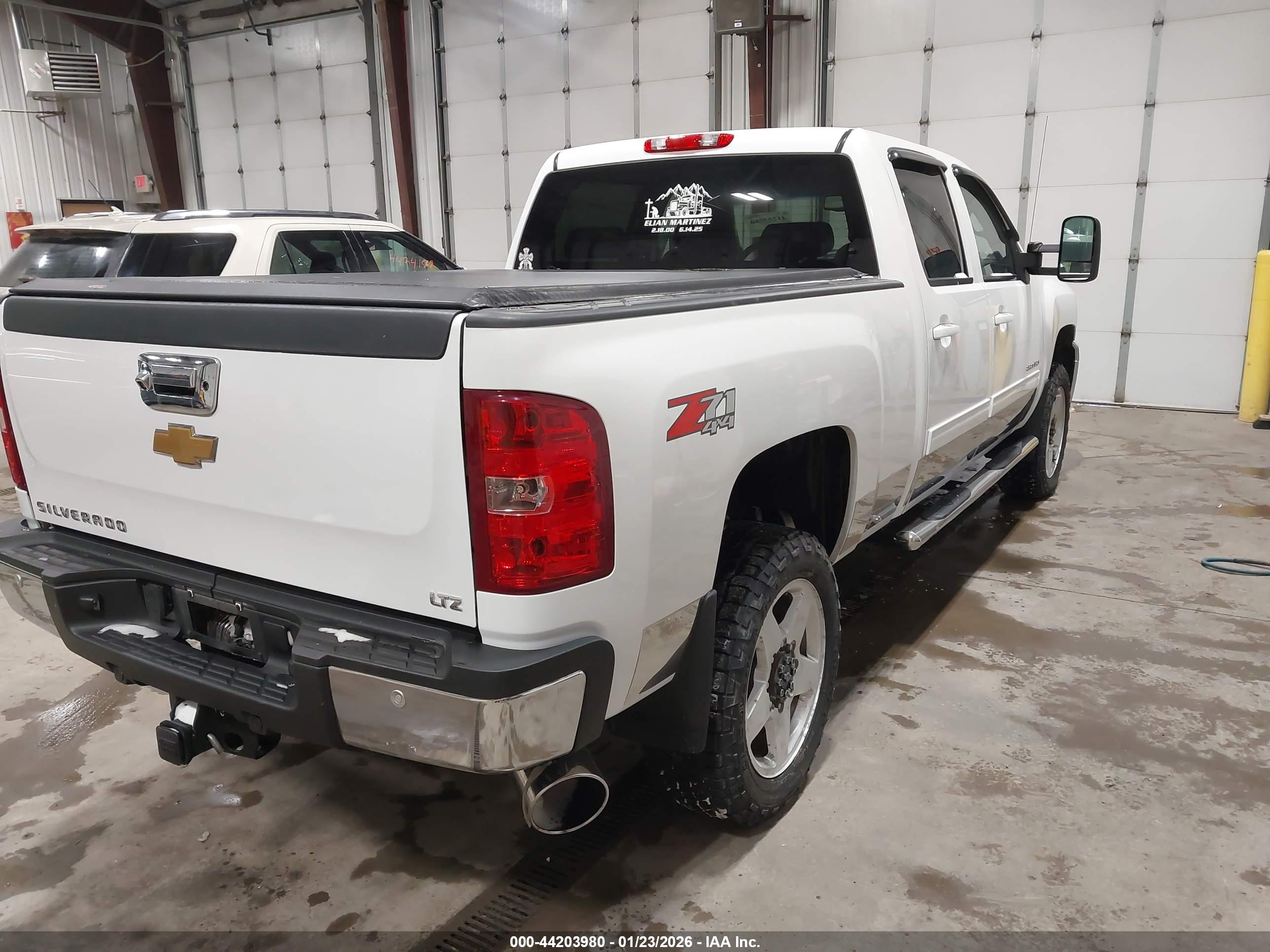 CHEVROLET SILVERADO image 4