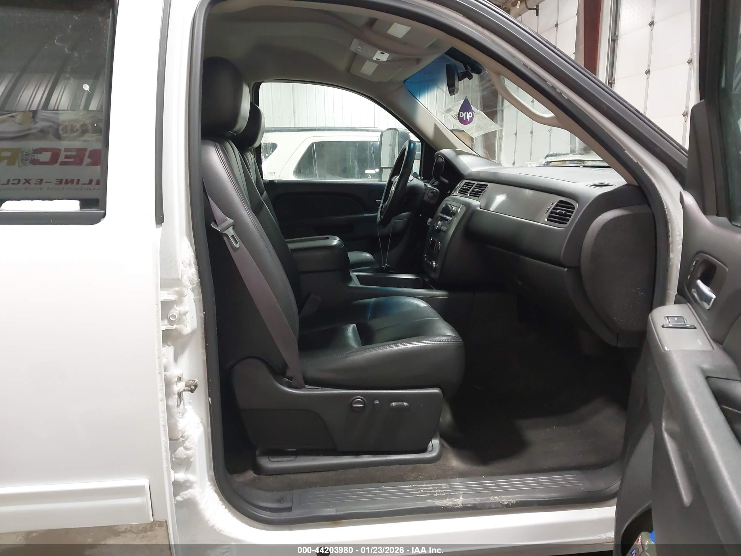 CHEVROLET SILVERADO image 5