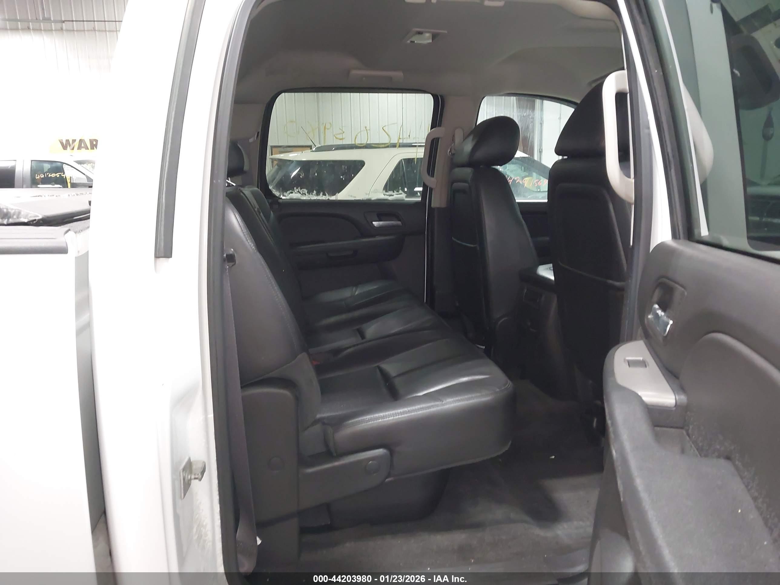 CHEVROLET SILVERADO image 8