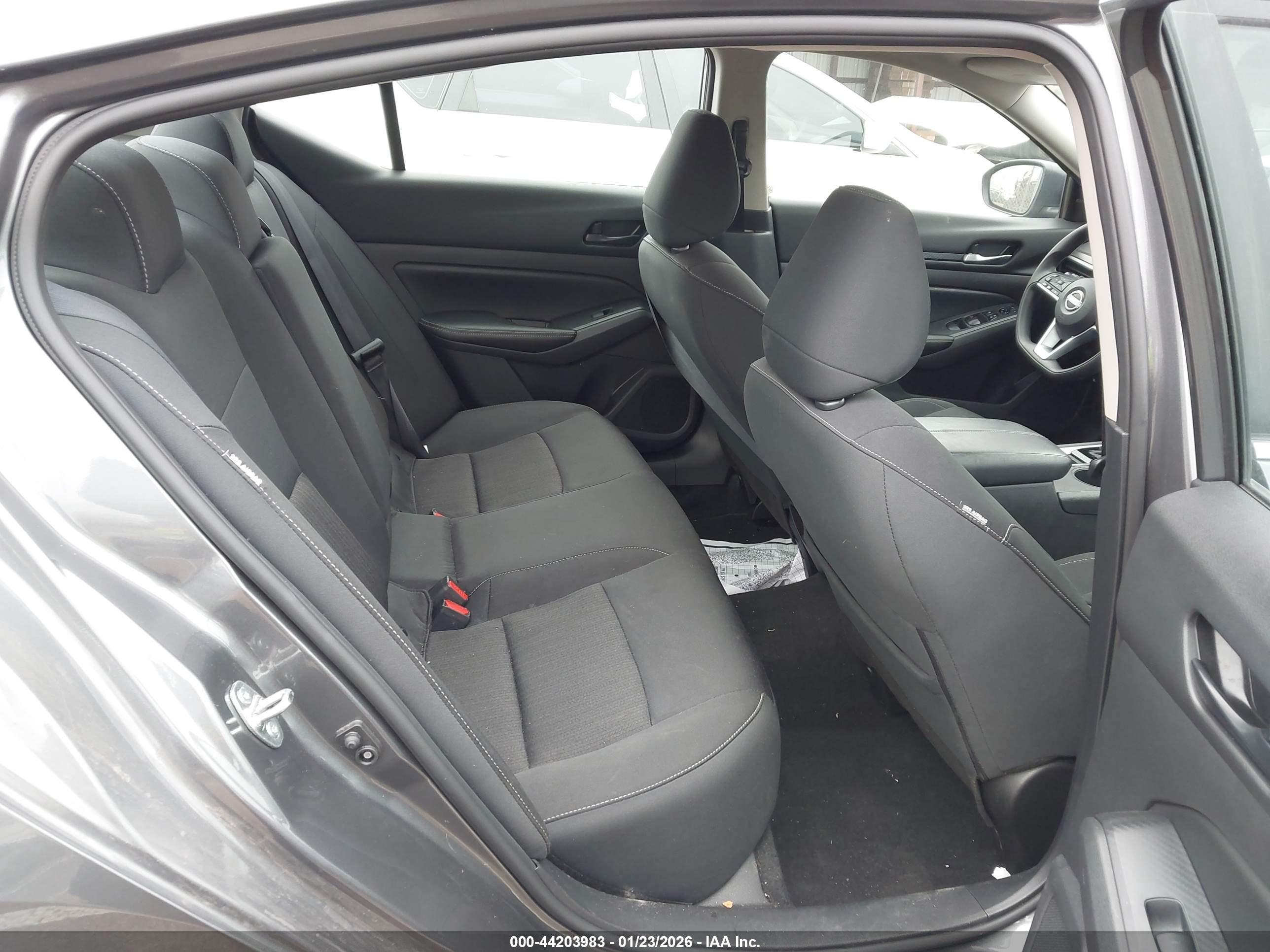 NISSAN ALTIMA image 8