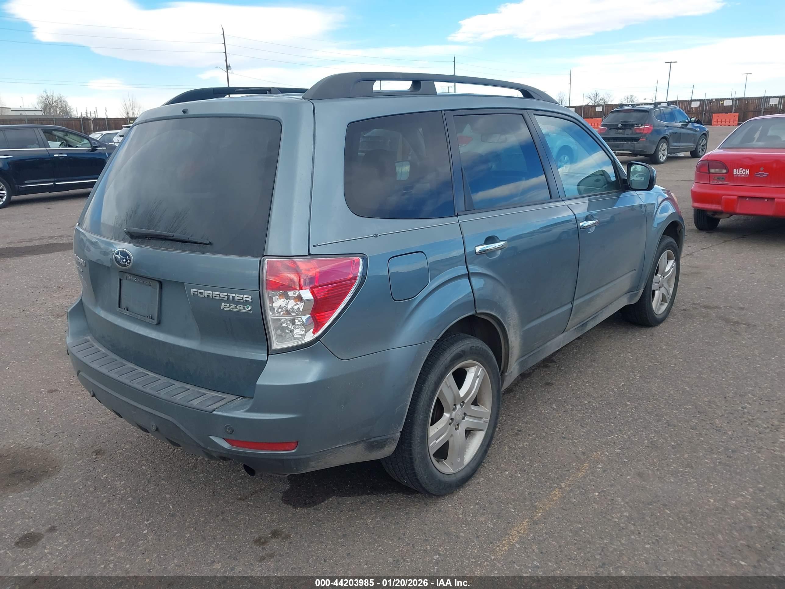 SUBARU FORESTER image 4