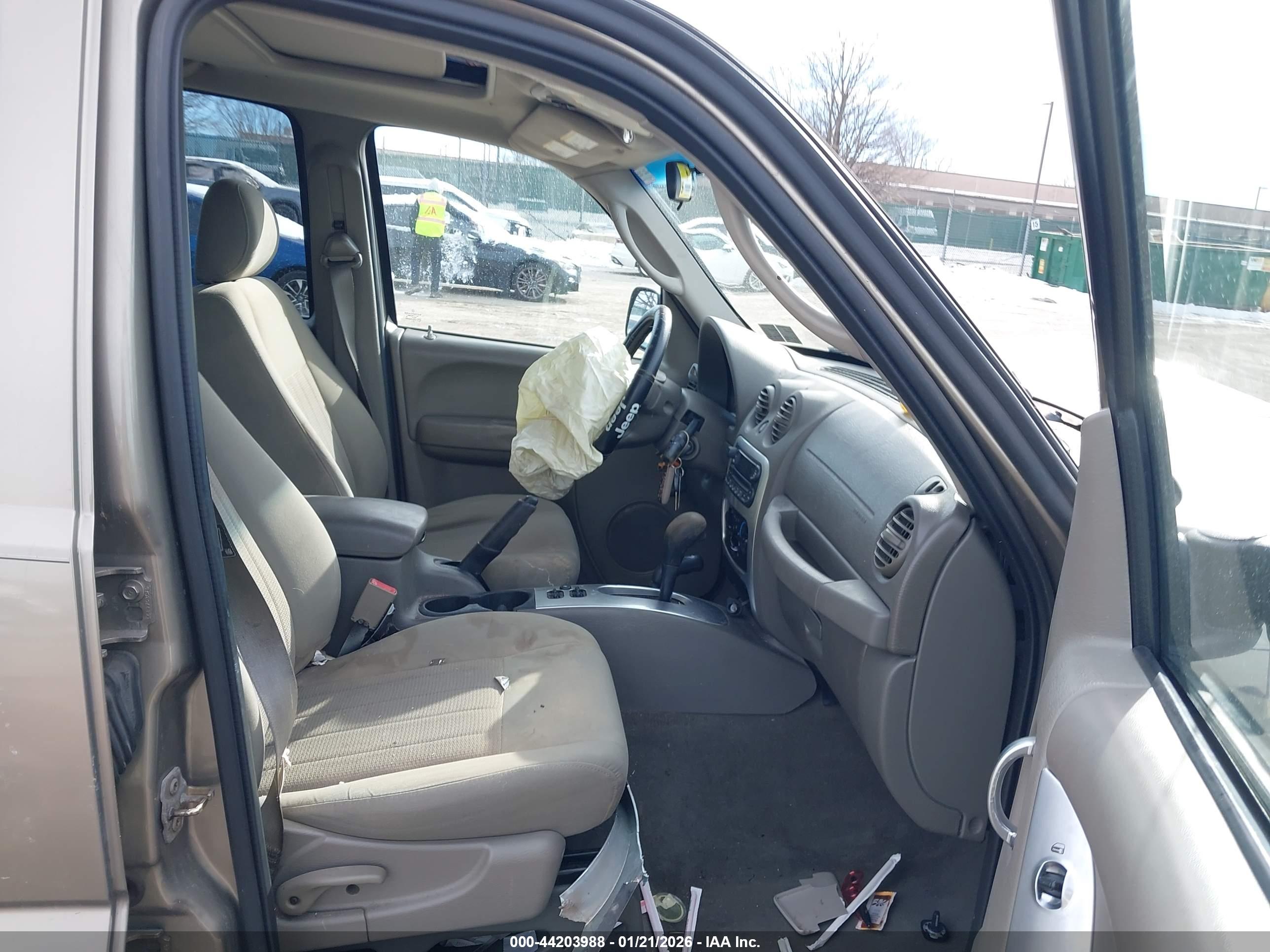 JEEP LIBERTY image 5