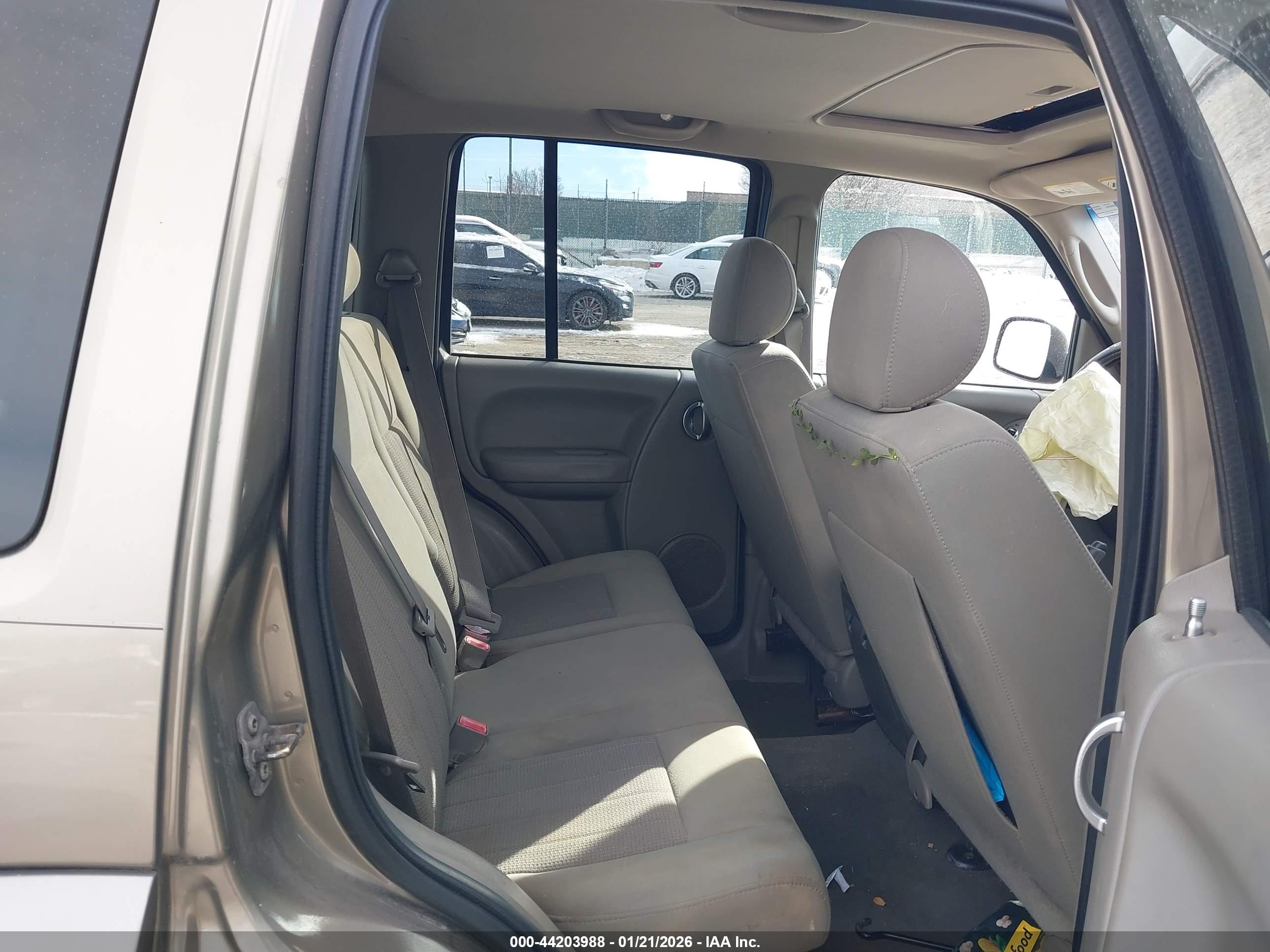 JEEP LIBERTY image 8