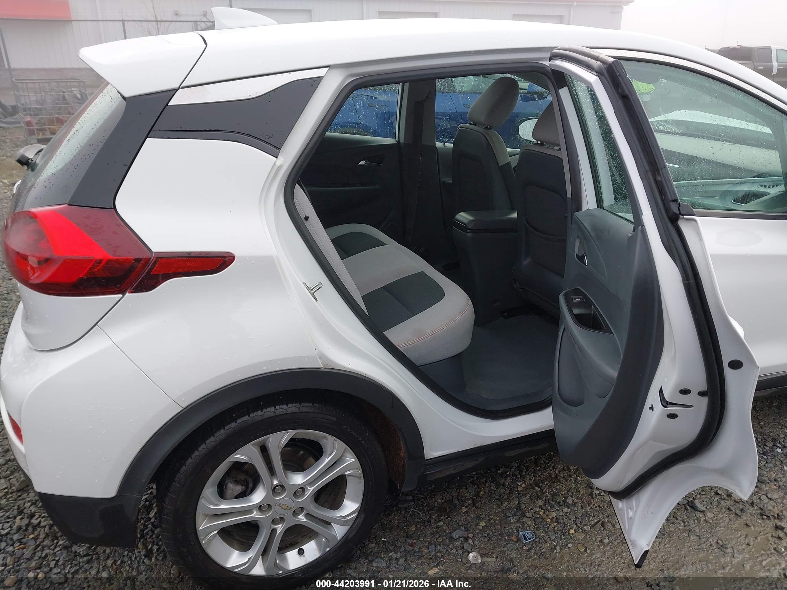 CHEVROLET BOLT image 8