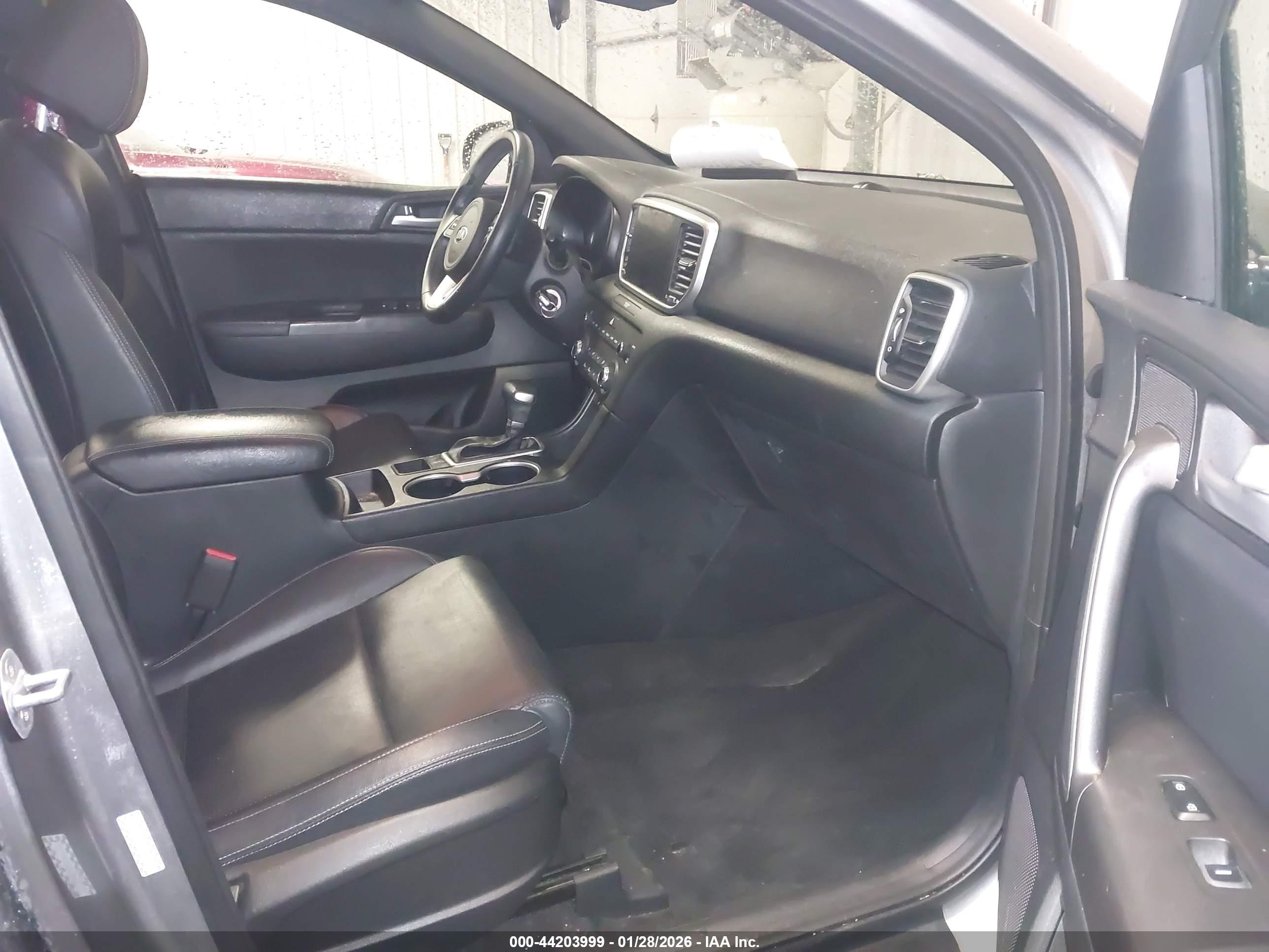 KIA SPORTAGE image 5