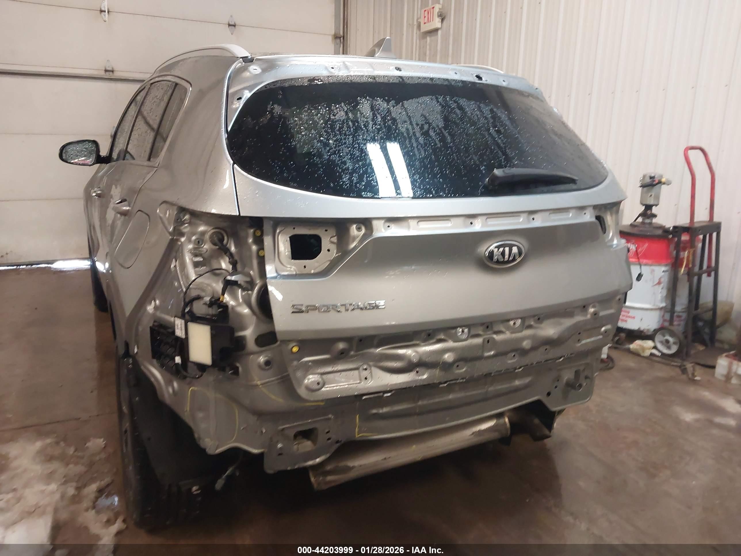 KIA SPORTAGE image 6