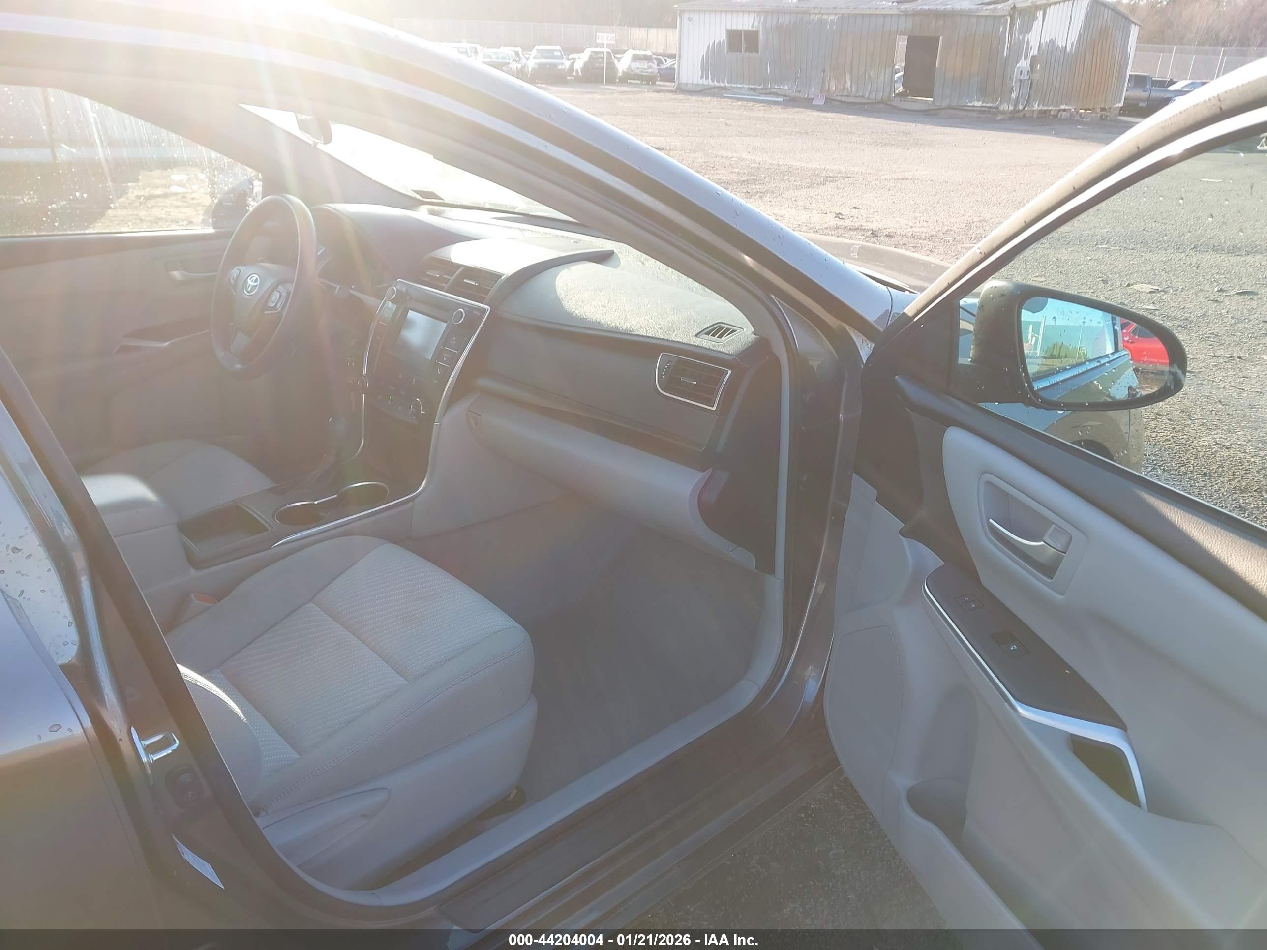 TOYOTA CAMRY image 5