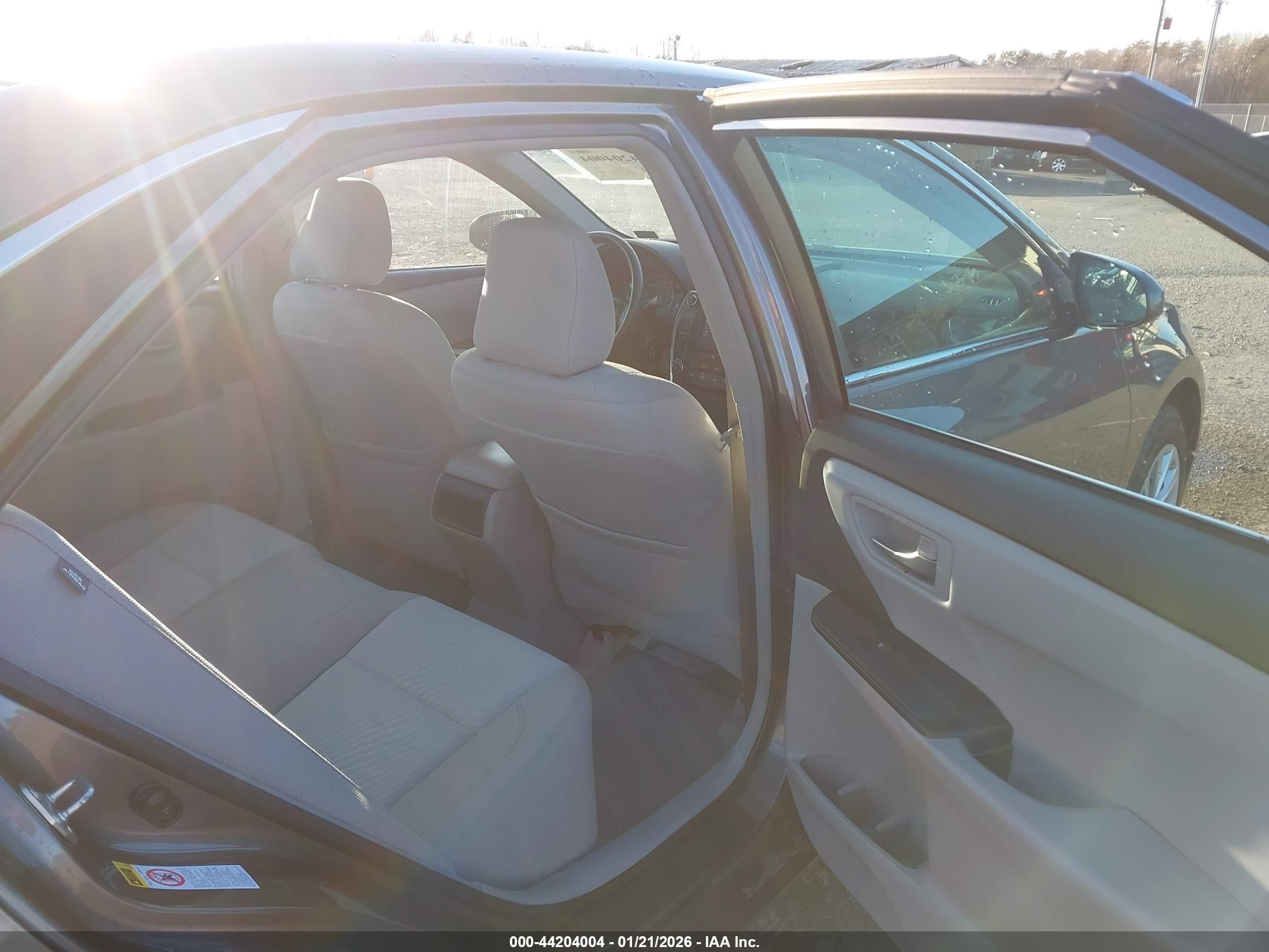 TOYOTA CAMRY image 8