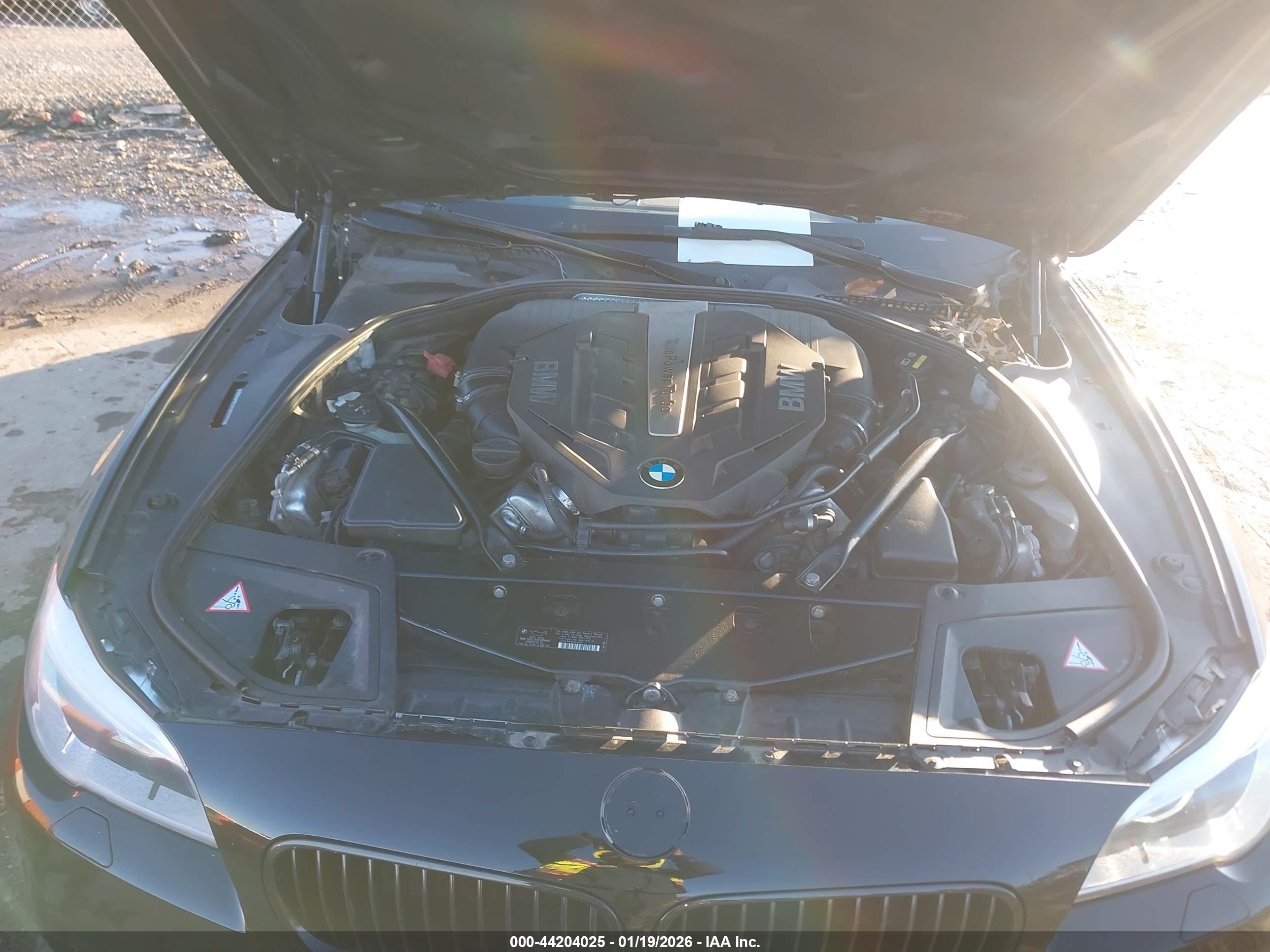 BMW 550I image 10