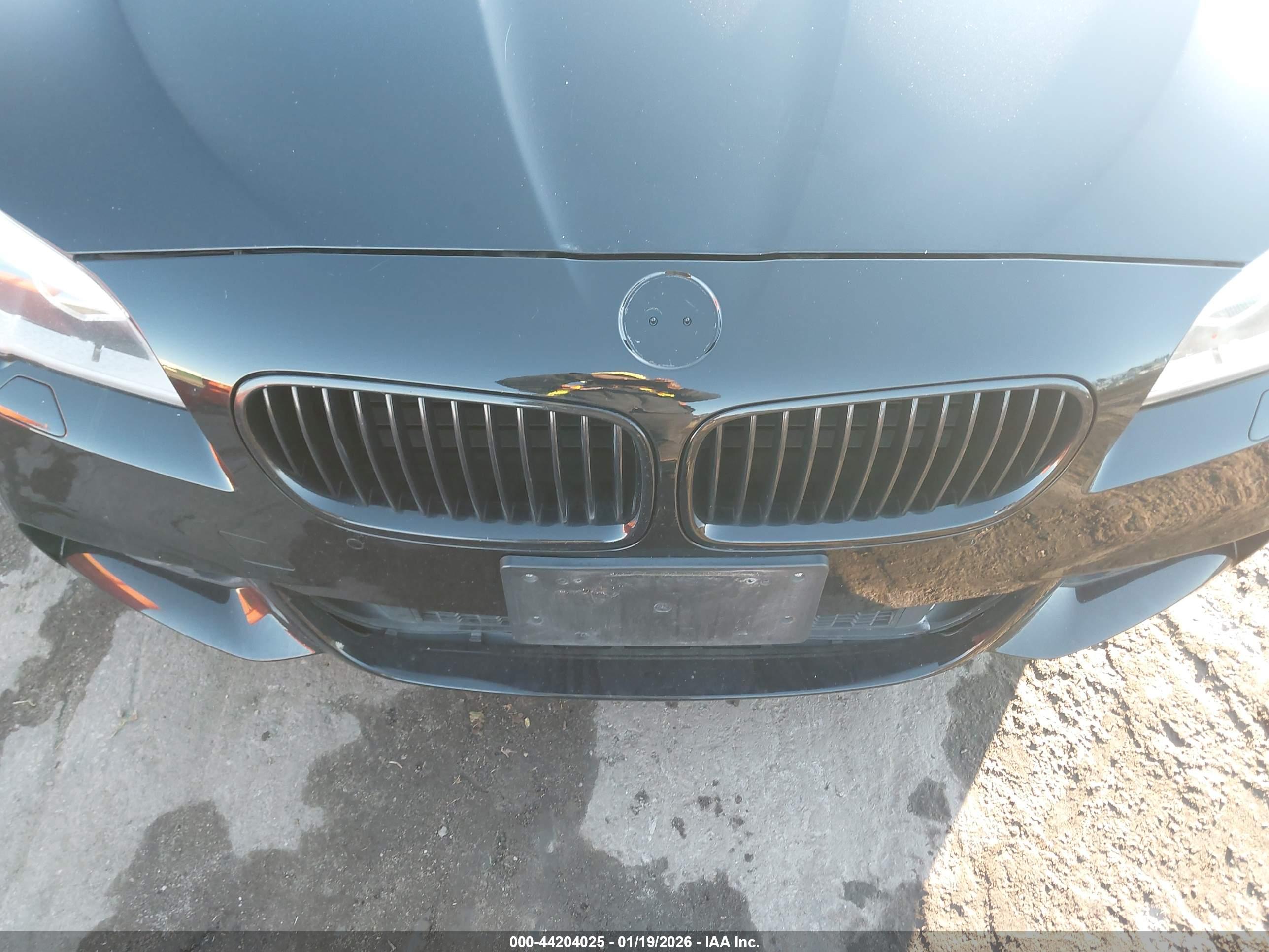 BMW 550I image 6