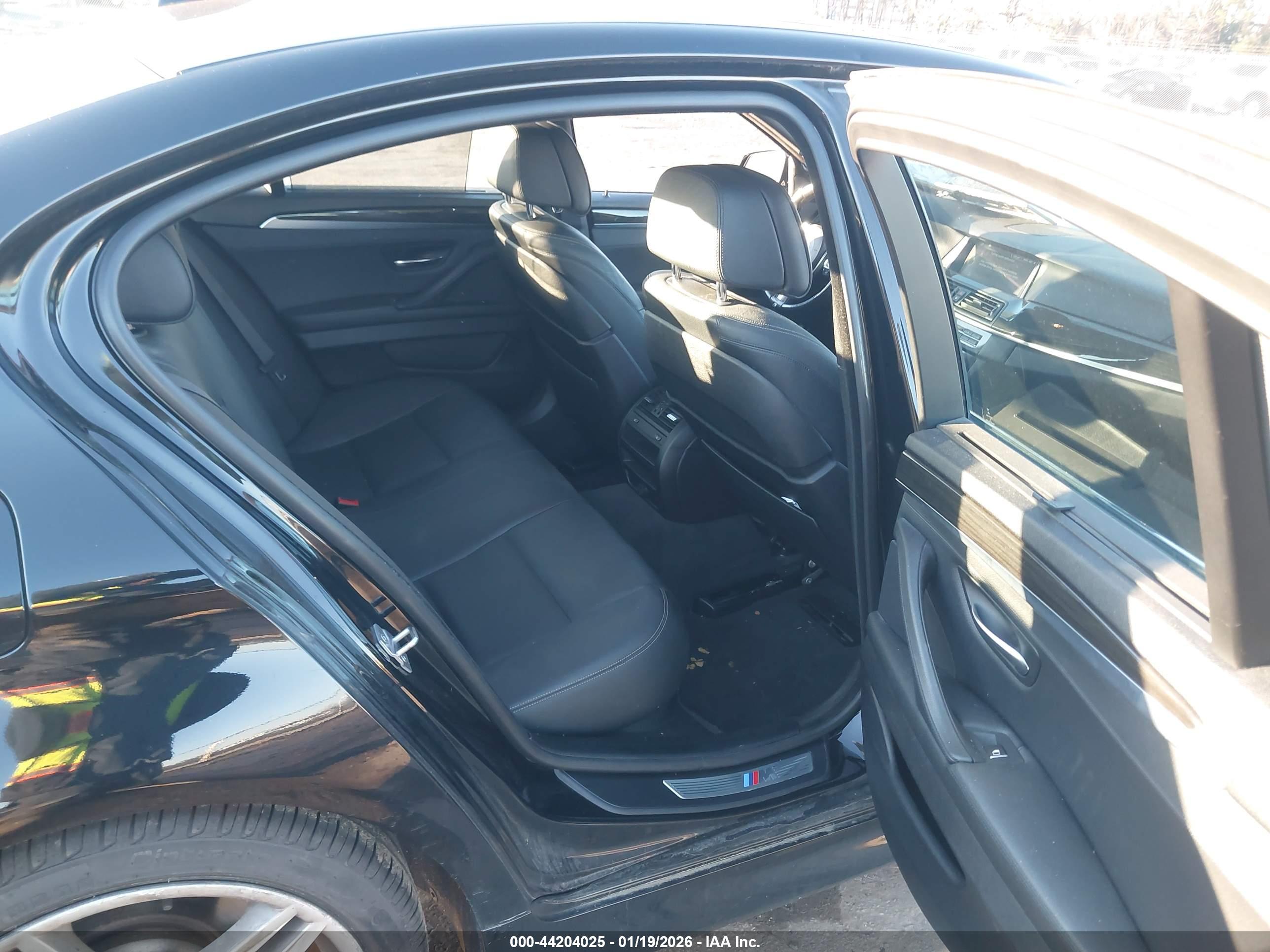 BMW 550I image 8